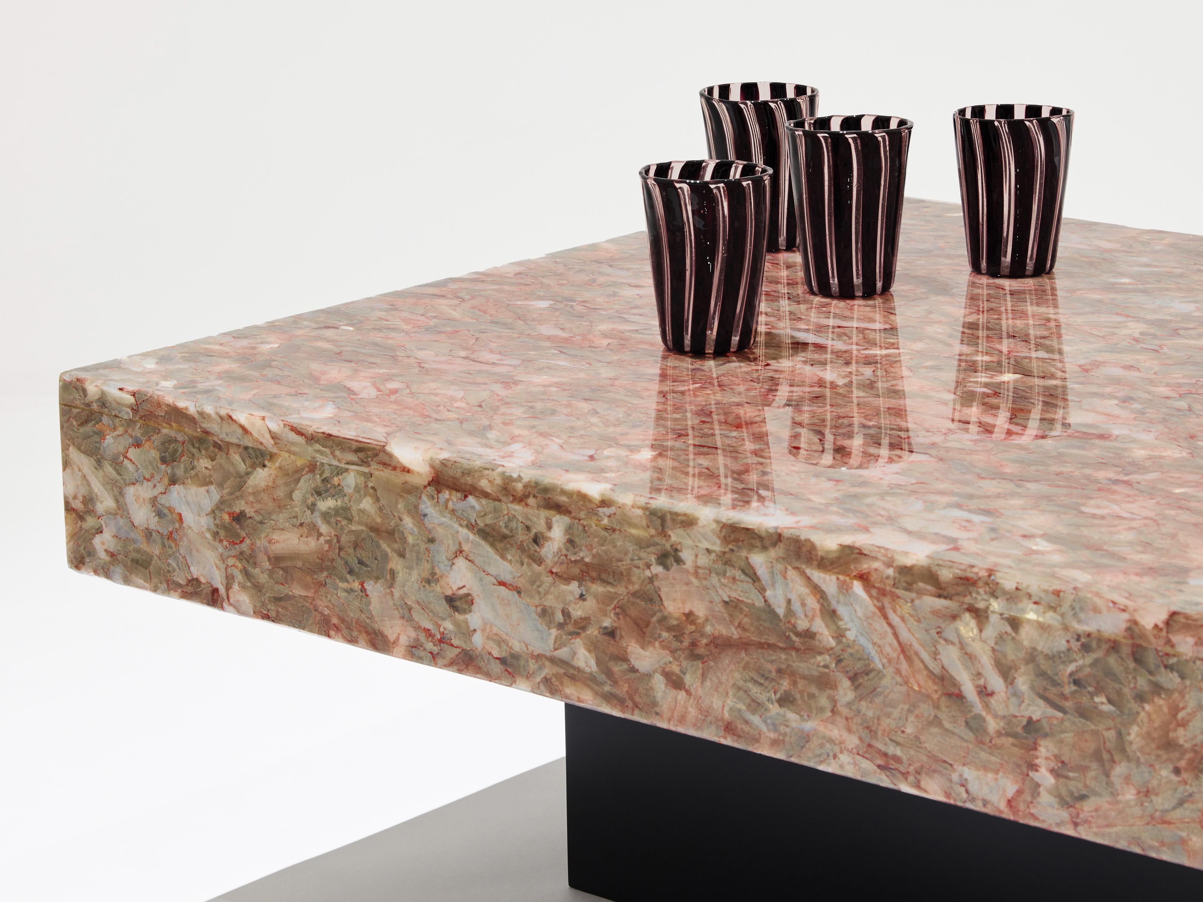 Italienischer rosafarbener kristalliner Alabaster Couchtisch Ende der 1970er Jahre im Angebot 2