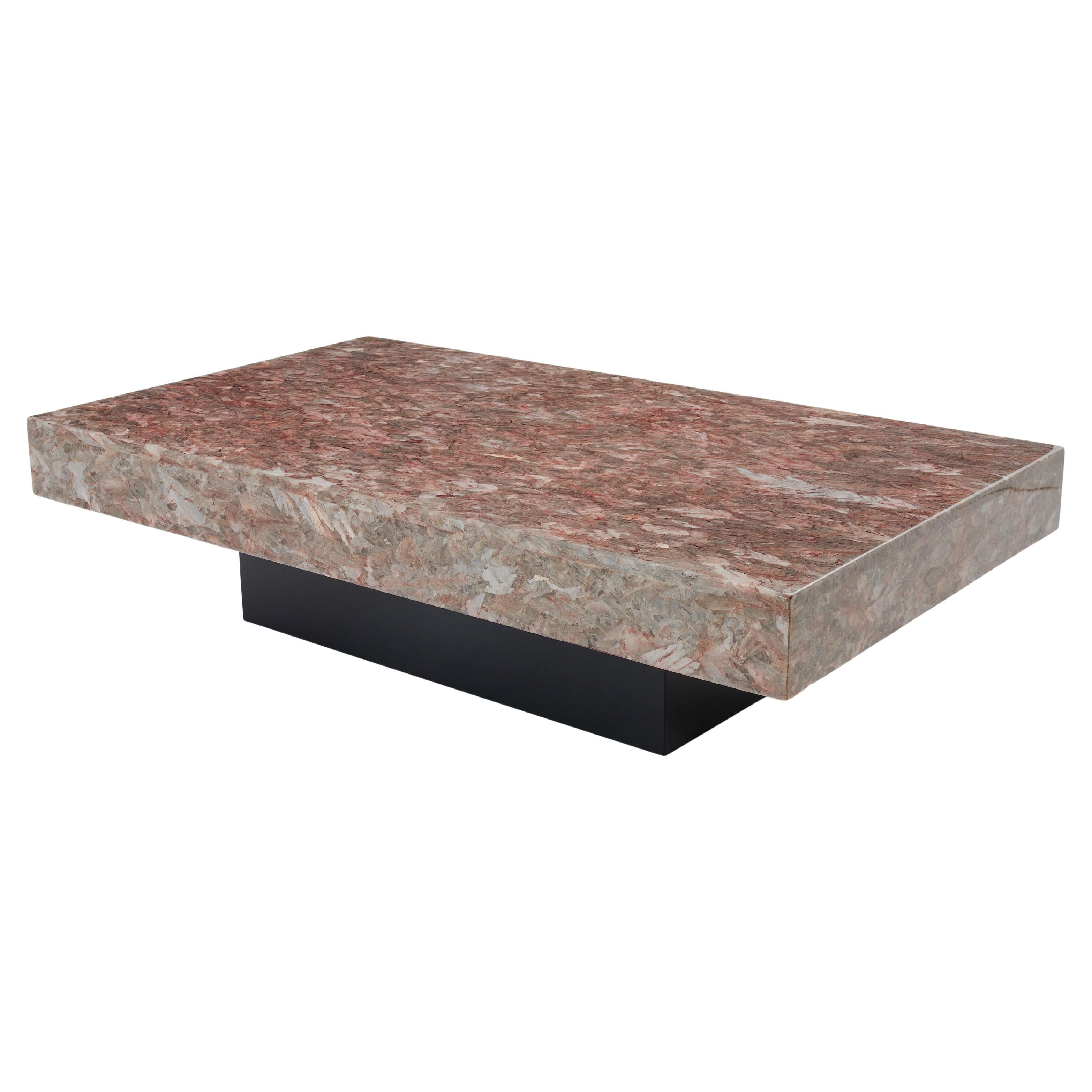 Italienischer rosafarbener kristalliner Alabaster Couchtisch Ende der 1970er Jahre im Angebot