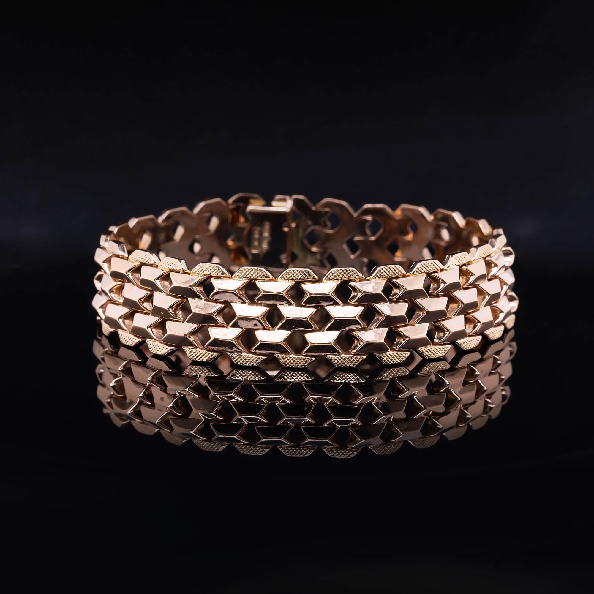 Italian Rose Gold Mesh Bracelet Circa 1970s In Good Condition For Sale In ADELAIDE, SA