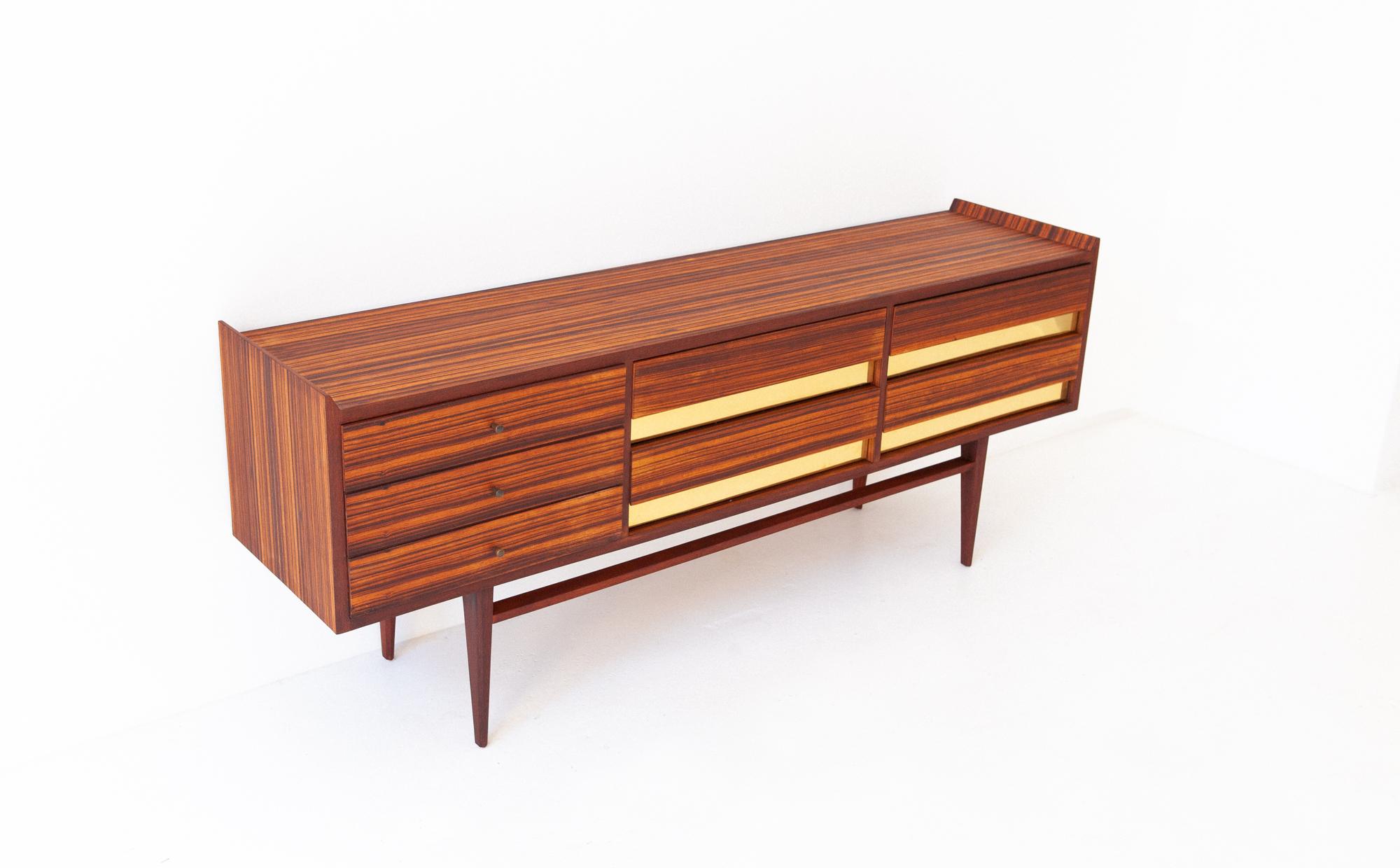 Italian Rosewood and Brass Sideboard In Good Condition In Rome, IT