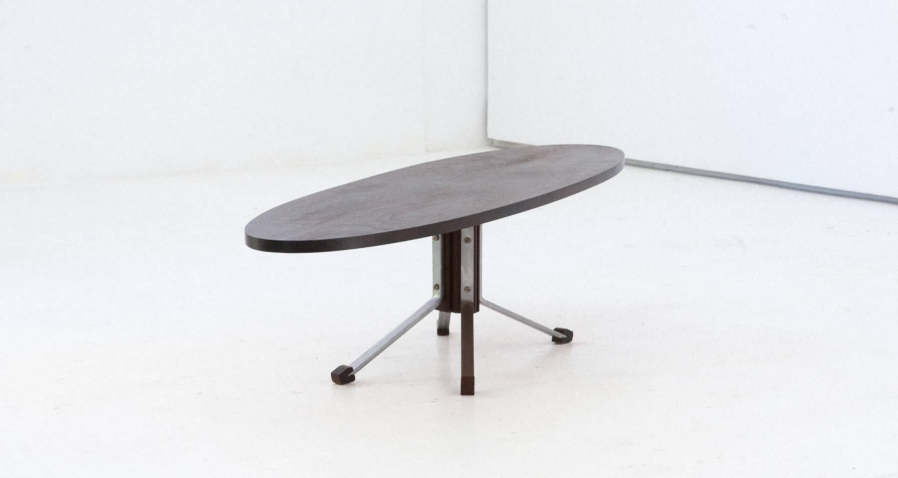 A long and low table manufactured in Italy in 1960s
Iron and rosewood frame, rosewood oval plane
Completely restored.