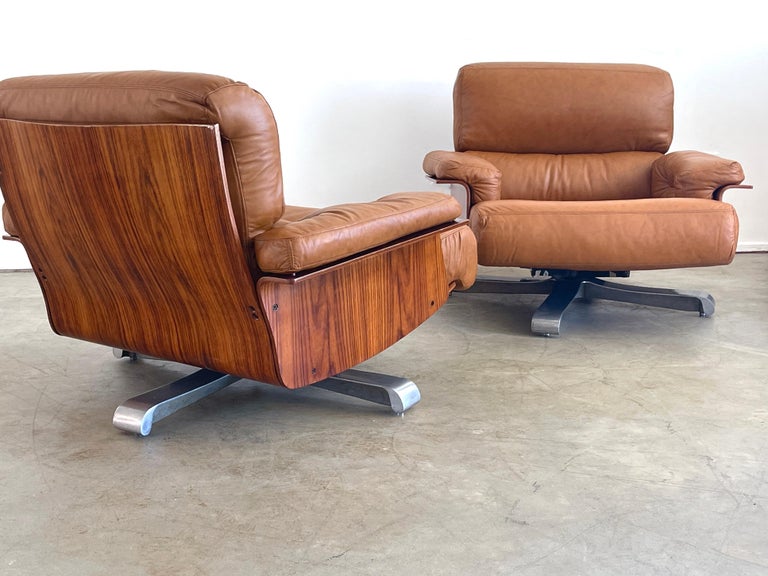 Italian Leather Swivel Chairs In Good Condition In West Hollywood, CA