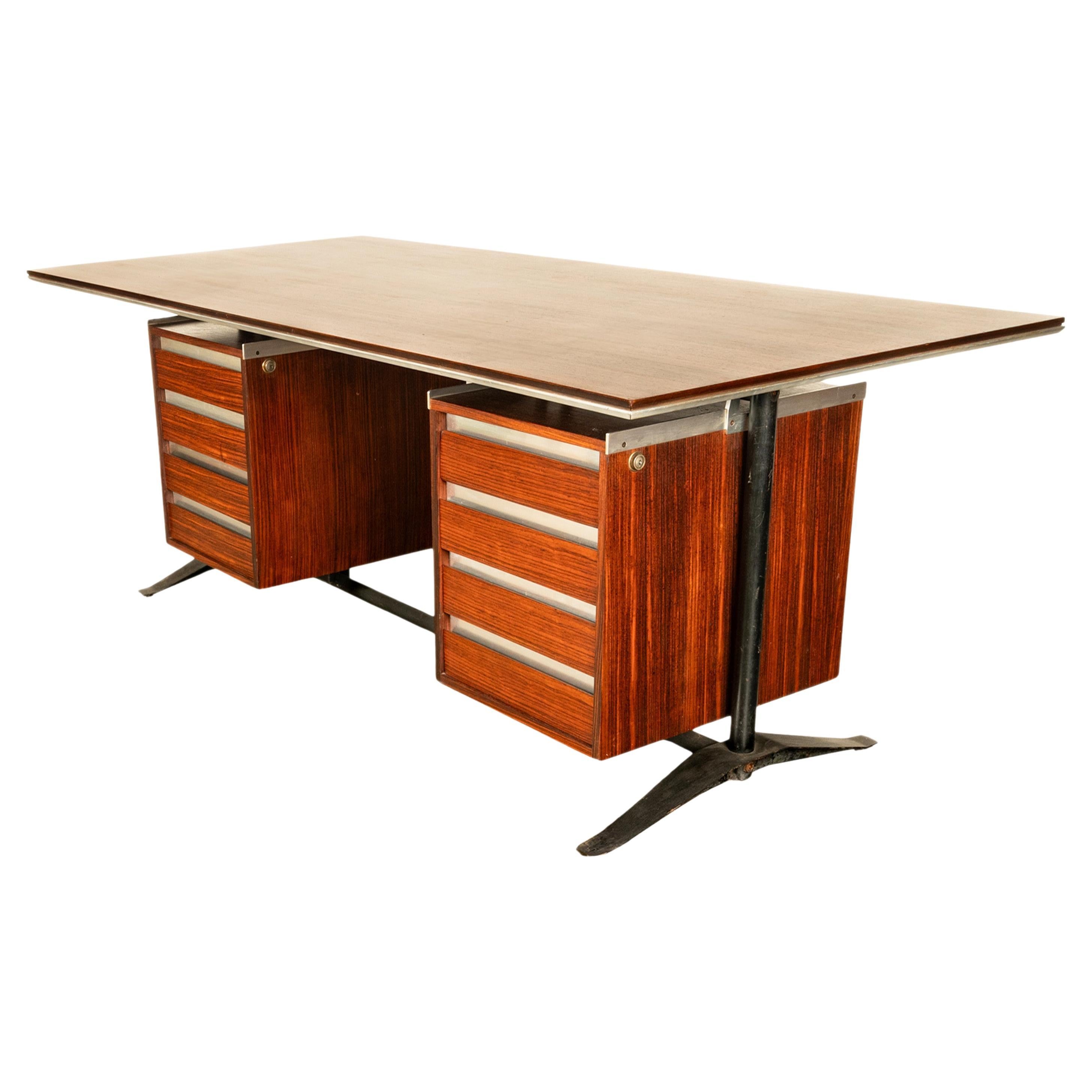 A inconic & rare Mid-Century Modern Italian table Rosewood & steel executive desk, designed by Gio Ponti, Antonio Fornaroli & Alberto Rosselli and produced by Studio PFR, circa 1955, Milan, Italy.
The freestanding with a 'floating' rosewwod top,