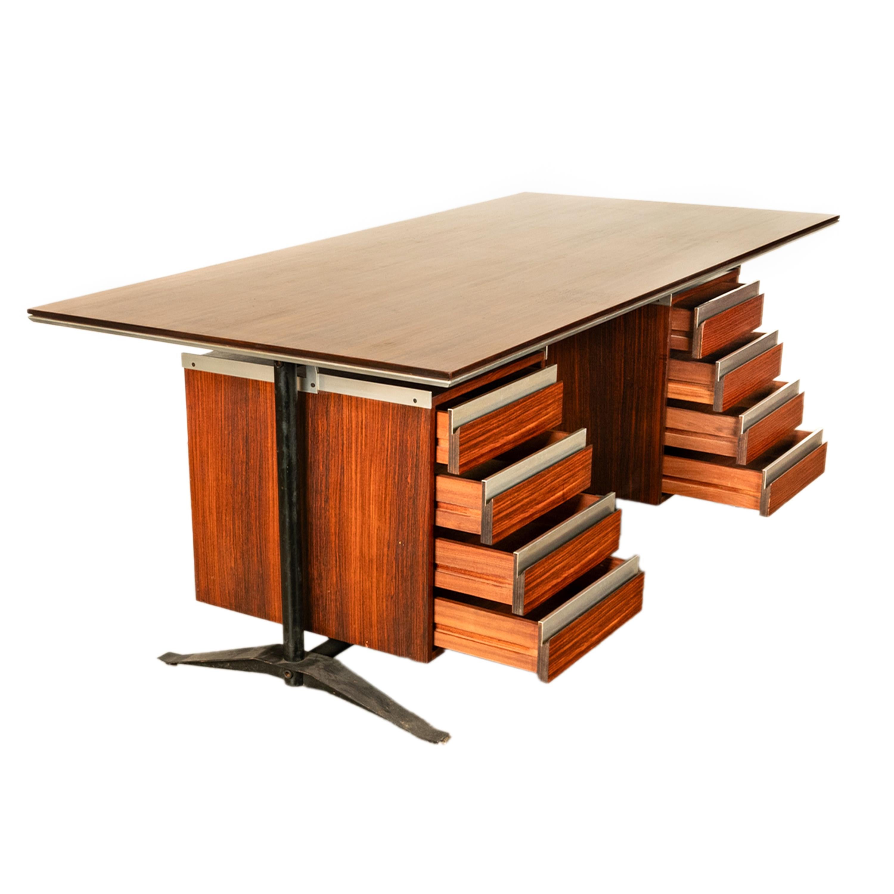 Italian Rosewood Mid Century Modern Executive Desk Gio Ponti Fornaroli Rosselli In Good Condition For Sale In Portland, OR