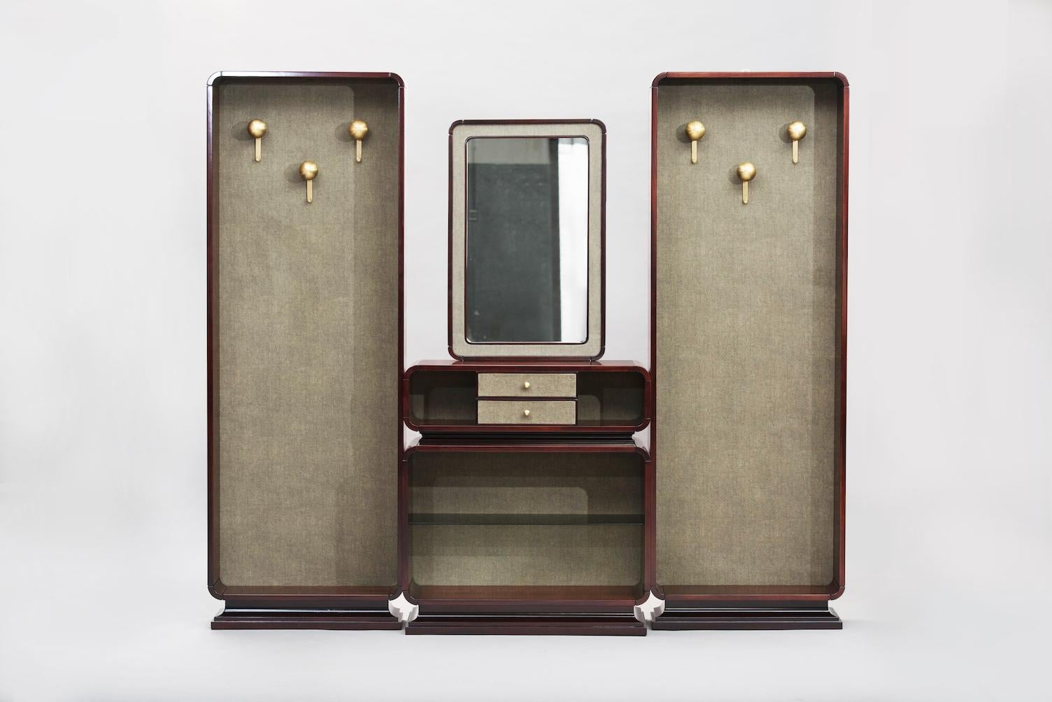Italian rosewood Mid-Century Modern hall stand set, brass hardware and green fabric reupholstery.
Measures:
Coat racks H. 181 cm, W. 63 cm, D. 20 cm (each)
Cabinet H. 87 cm, W. 80 cm, D. 24/30 cm
Mirror H. 80 cm, W. 52 cm, D. 3,5 cm
Bench H. 42/48