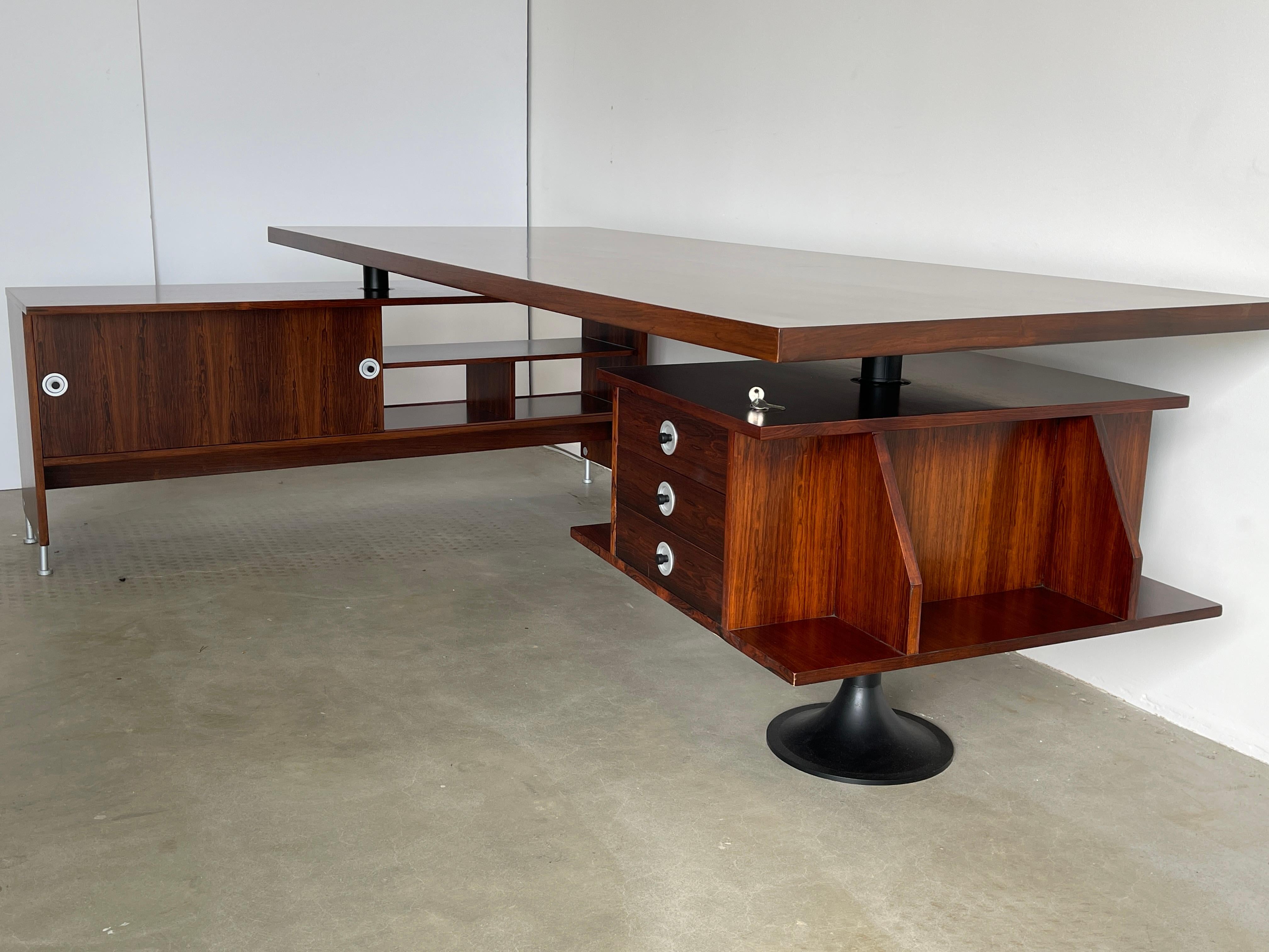 Italian Rosewood Partner's Desk In Good Condition In Beverly Hills, CA