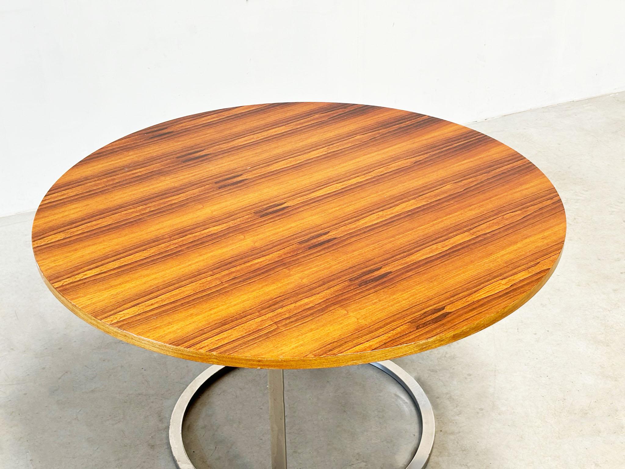 Table de salle à manger ronde italienne Bon état - En vente à Nijlen, VAN