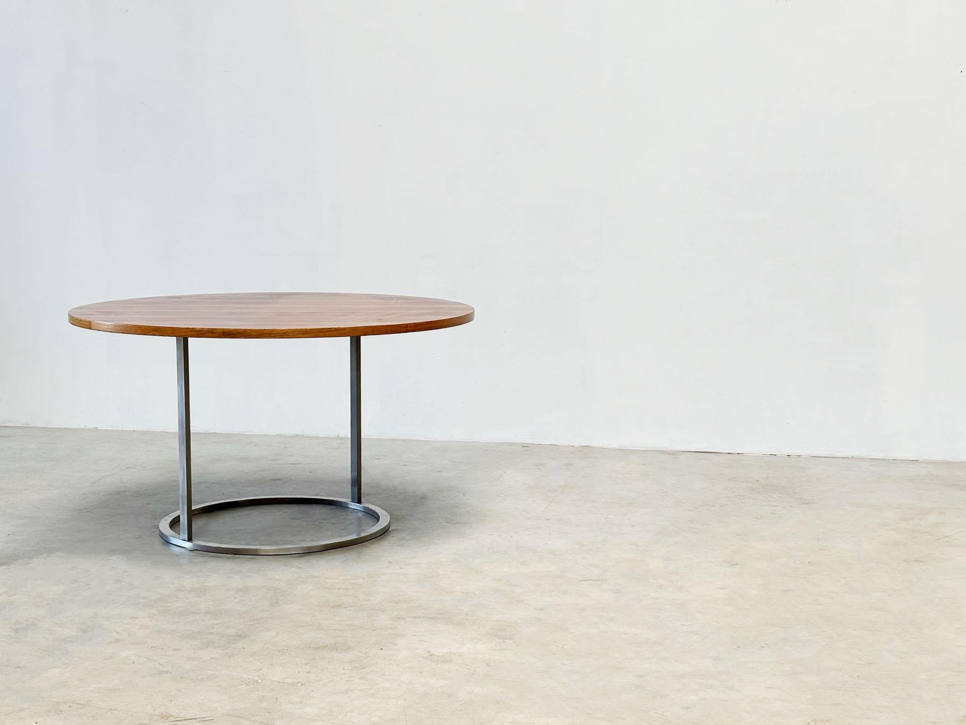 Bois Table de salle à manger ronde italienne en vente