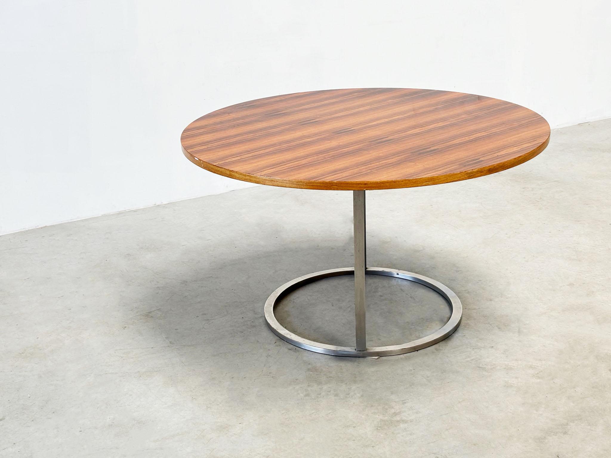 Table de salle à manger ronde italienne en vente 1