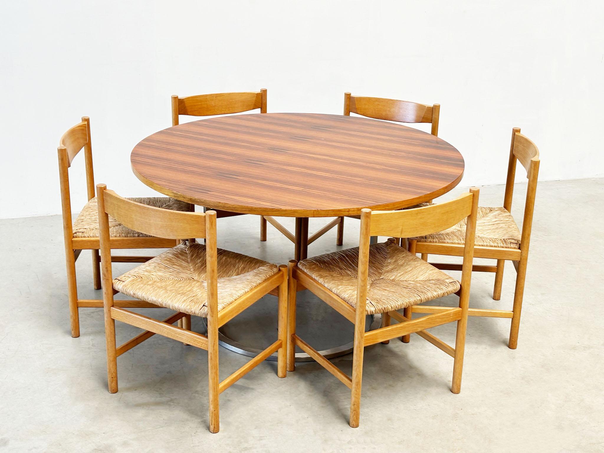 Table de salle à manger ronde italienne en vente 4