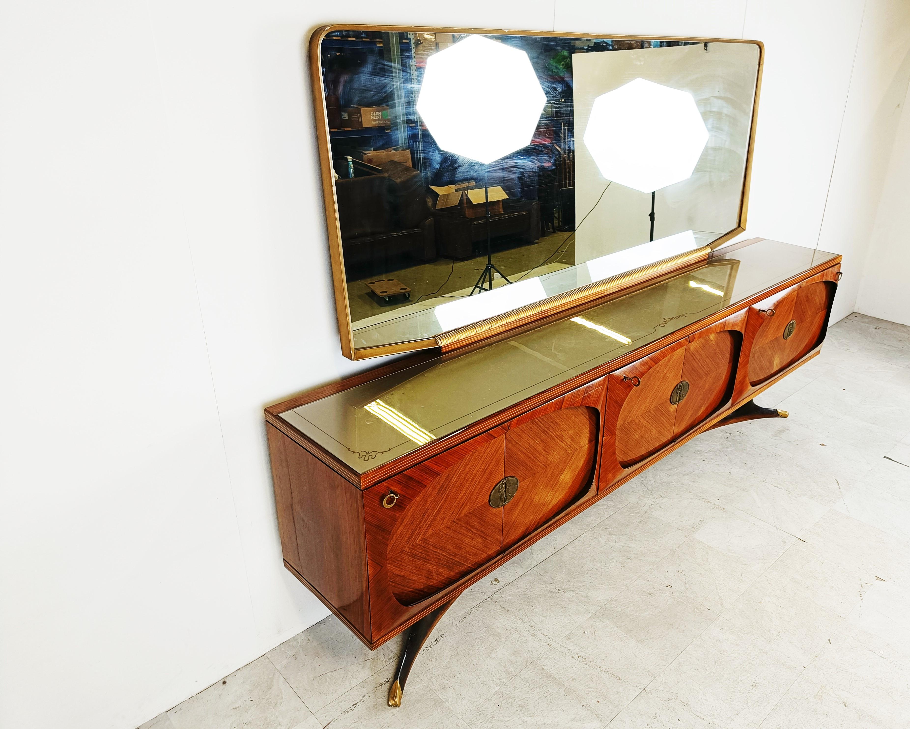 Italian Rosewood sideboard by Vittorio Dassi for Lissone, 1950s In Good Condition For Sale In HEVERLEE, BE