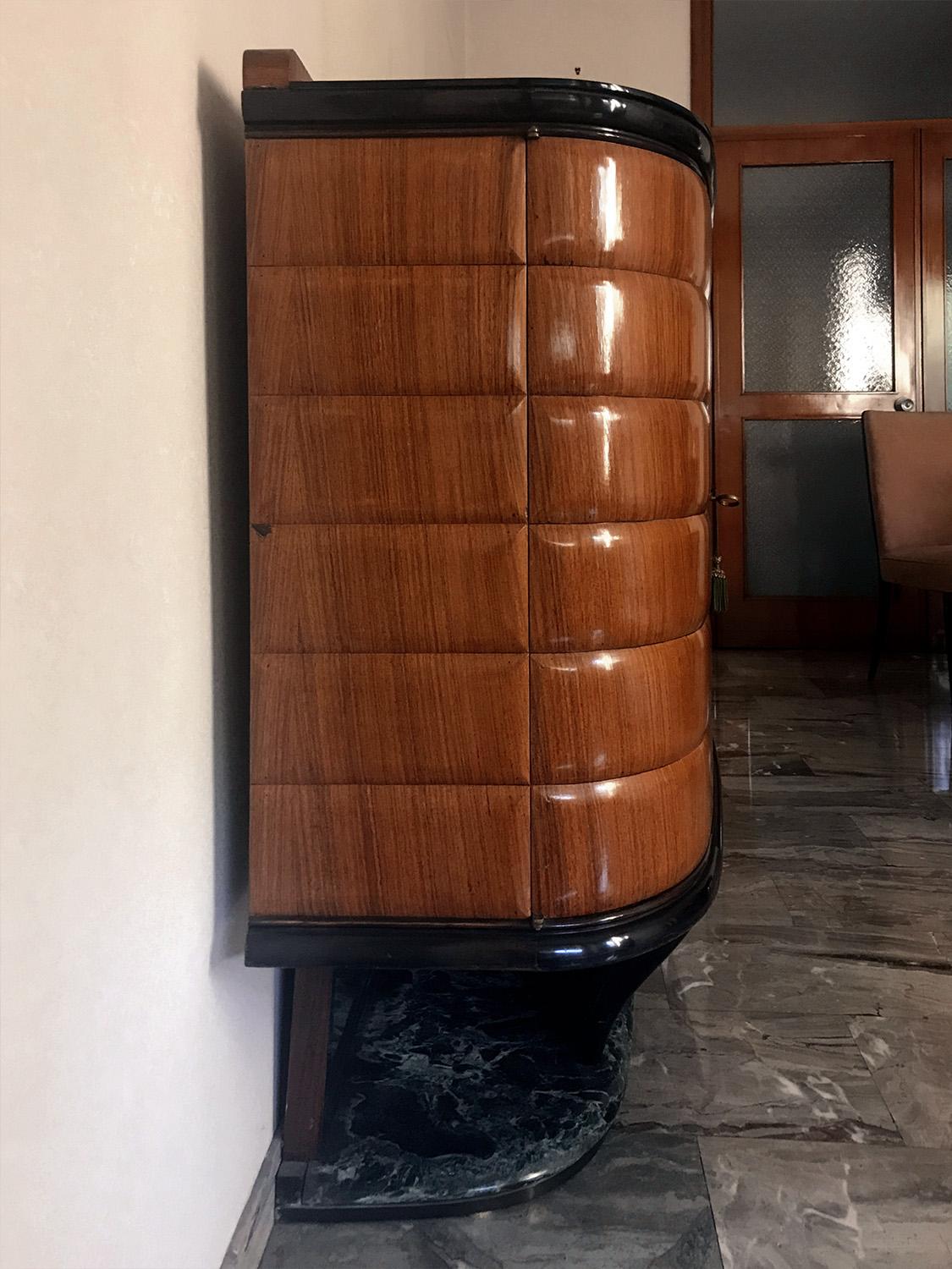 Italian Rosewood Sideboard with Black Opaline Top by Vittorio Dassi, 1950s In Good Condition In Traversetolo, IT