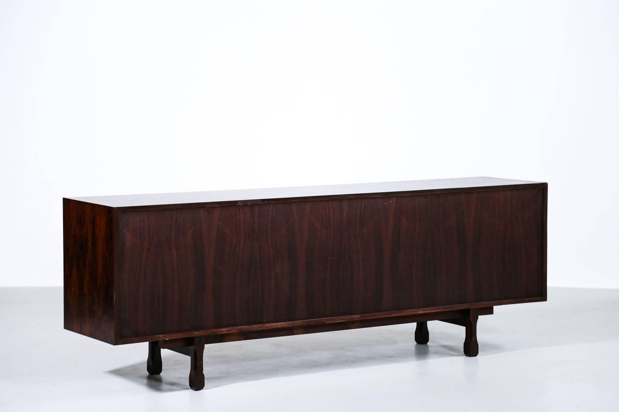 Italian Rosewood Sideboard, 1960s Design in Style of Gianfranco Frattini For Sale 7