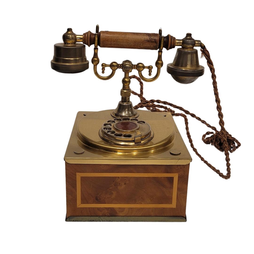 Italienisches drehbares Zifferblatt, Telefon, Vintage mit Retro- und Intarsienarbeit (Moderne der Mitte des Jahrhunderts) im Angebot