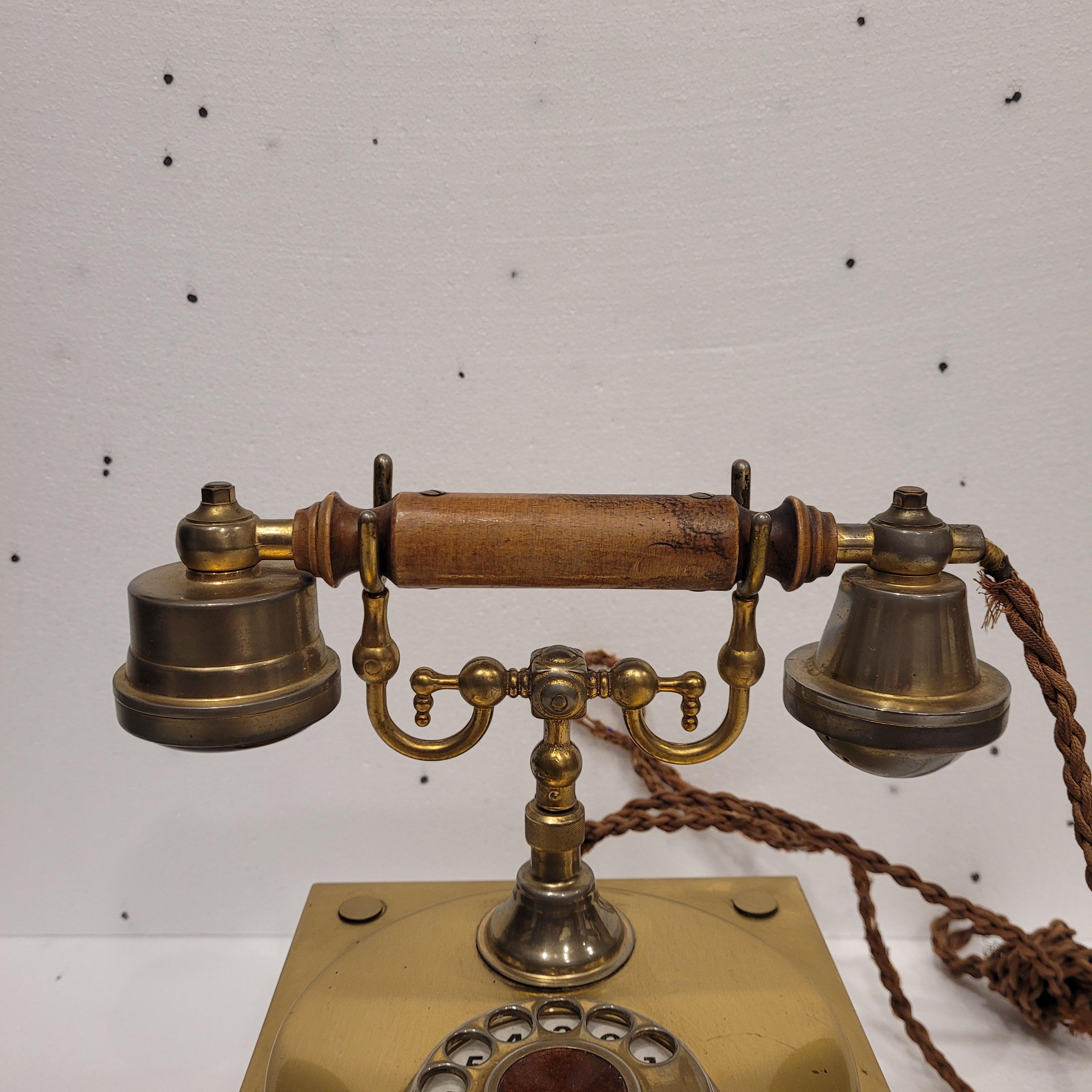 Italienisches drehbares Zifferblatt, Telefon, Vintage mit Retro- und Intarsienarbeit im Zustand „Gut“ im Angebot in Valladolid, ES