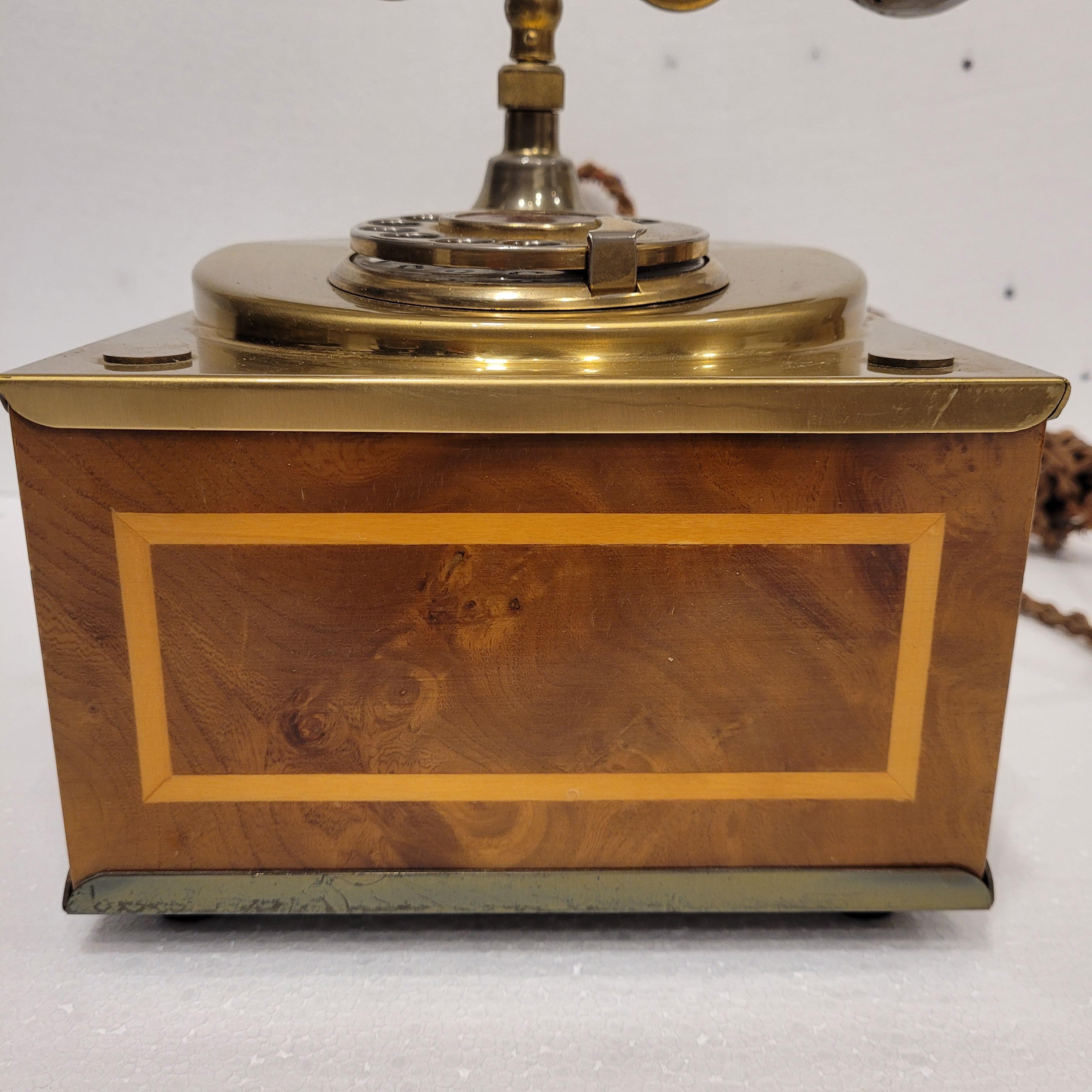 Italienisches drehbares Zifferblatt, Telefon, Vintage mit Retro- und Intarsienarbeit (Vergoldung) im Angebot