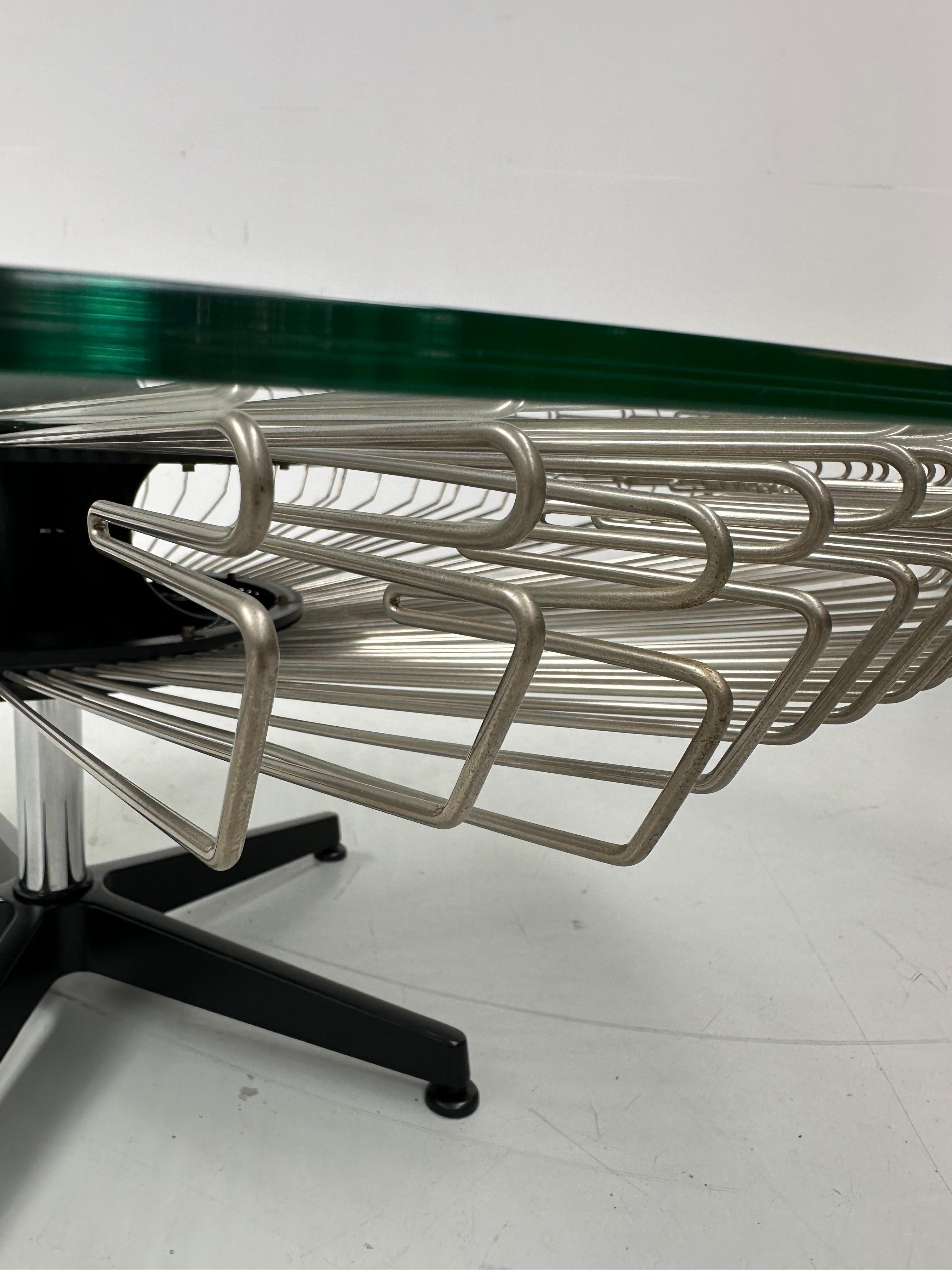 Table basse italienne rotative en verre et métal conçue pour Prada, années 1990 Bon état - En vente à Eindhoven, Noord Brabant