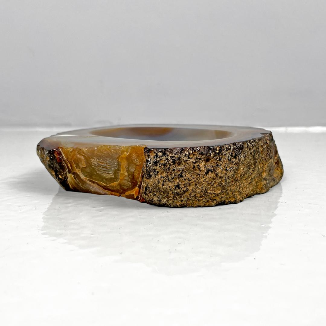 Stone Italian round agate stone soap dish or ashtray, 20th century For Sale