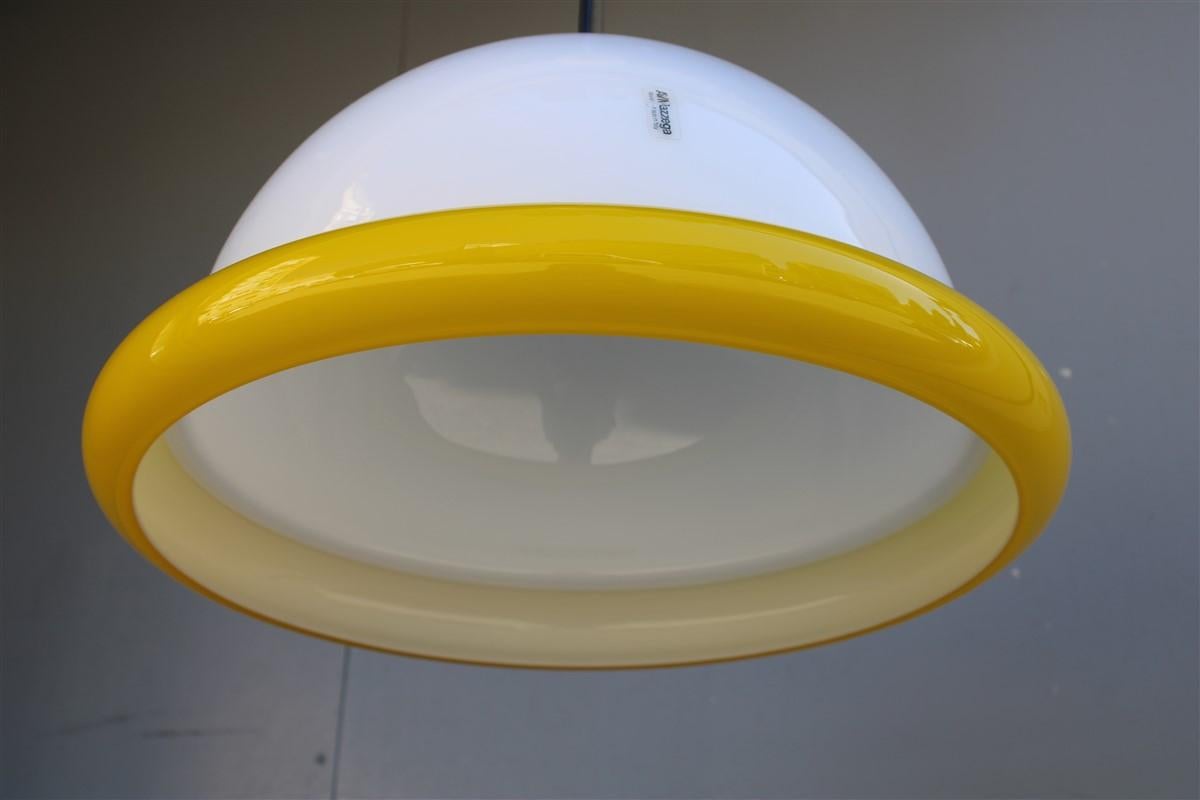 Verre de Murano AV Mazzega table ronde italienne blanc et jaune design italien des années 1970 style Sottsass en vente