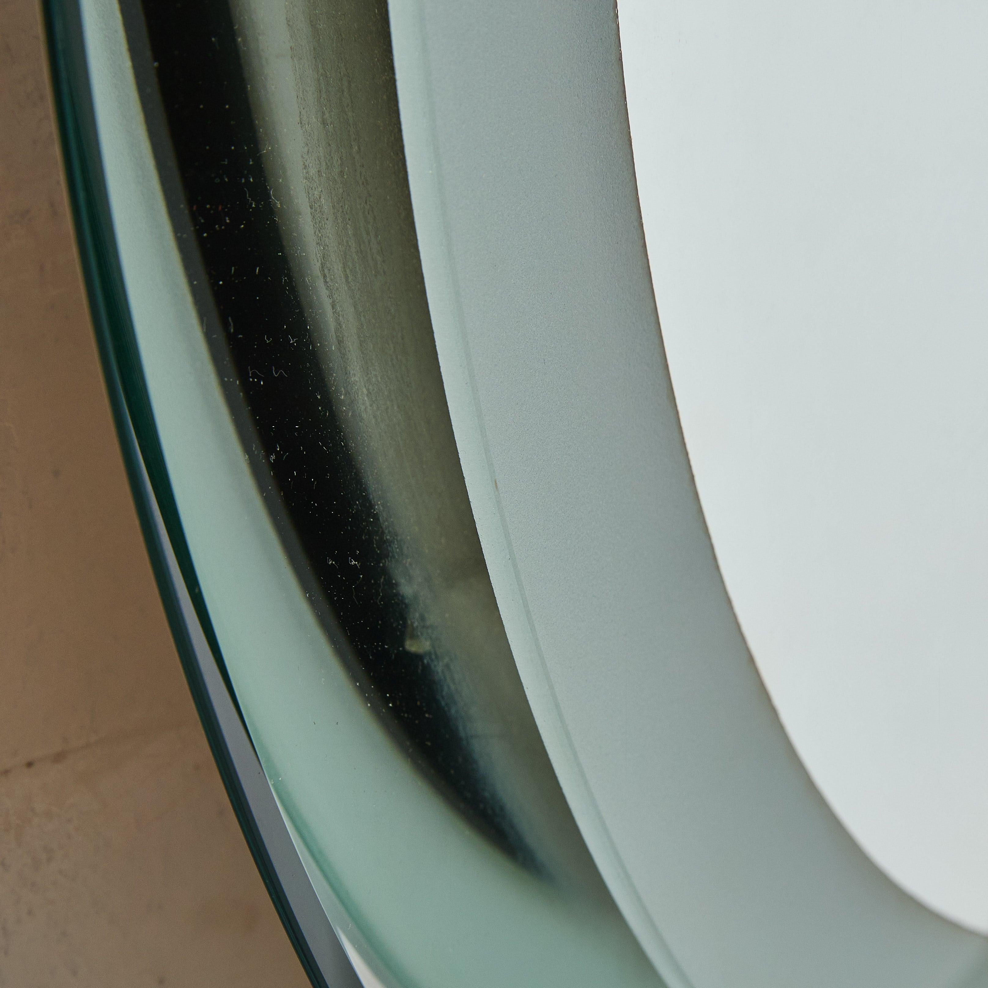 Fin du 20e siècle Miroir mural rond rétro-éclairé italien, 1970 en vente