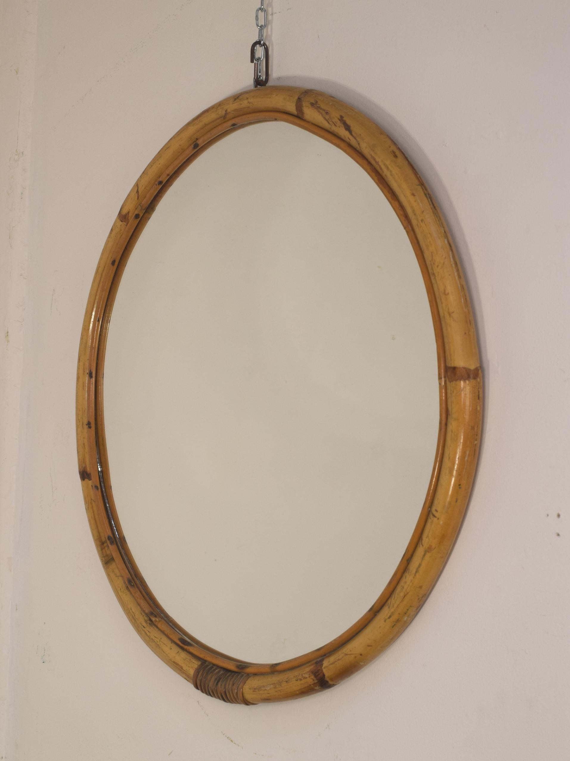 Italian round bamboo mirror, 1960s.
Dimensions: H= 3 cm; D= 60 cm.