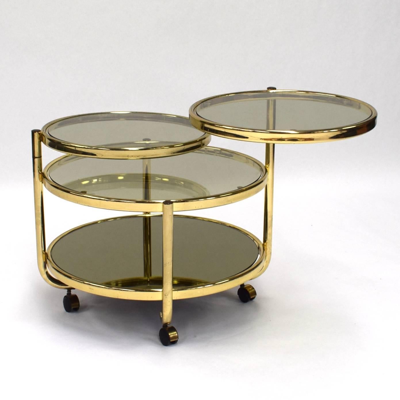 Italian Round Brass and Glass Cocktail Bar Cart in Hollywood Regency Style In Good Condition In Pijnacker, Zuid-Holland