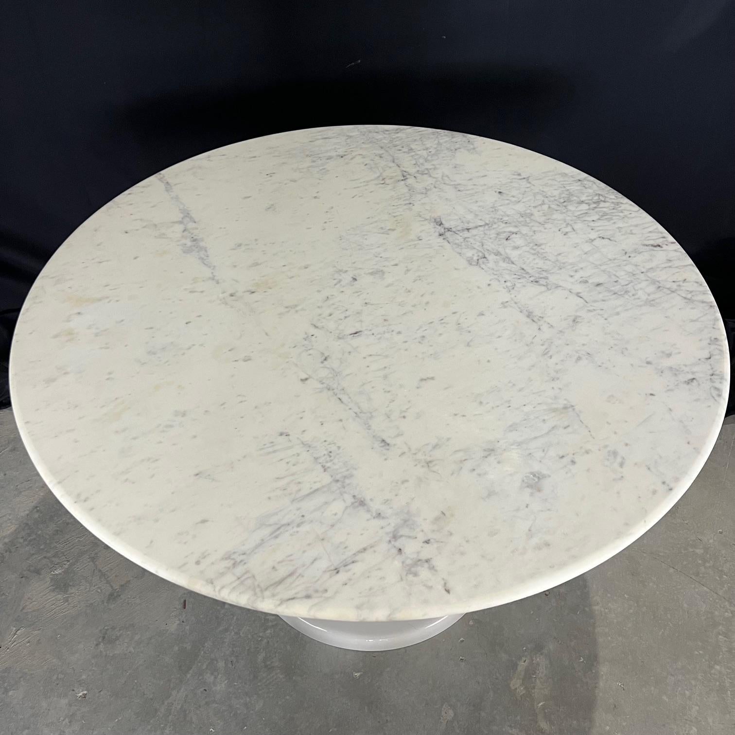  Italian Round Carrera Marble Top Dining Table In Good Condition For Sale In Hopewell, NJ