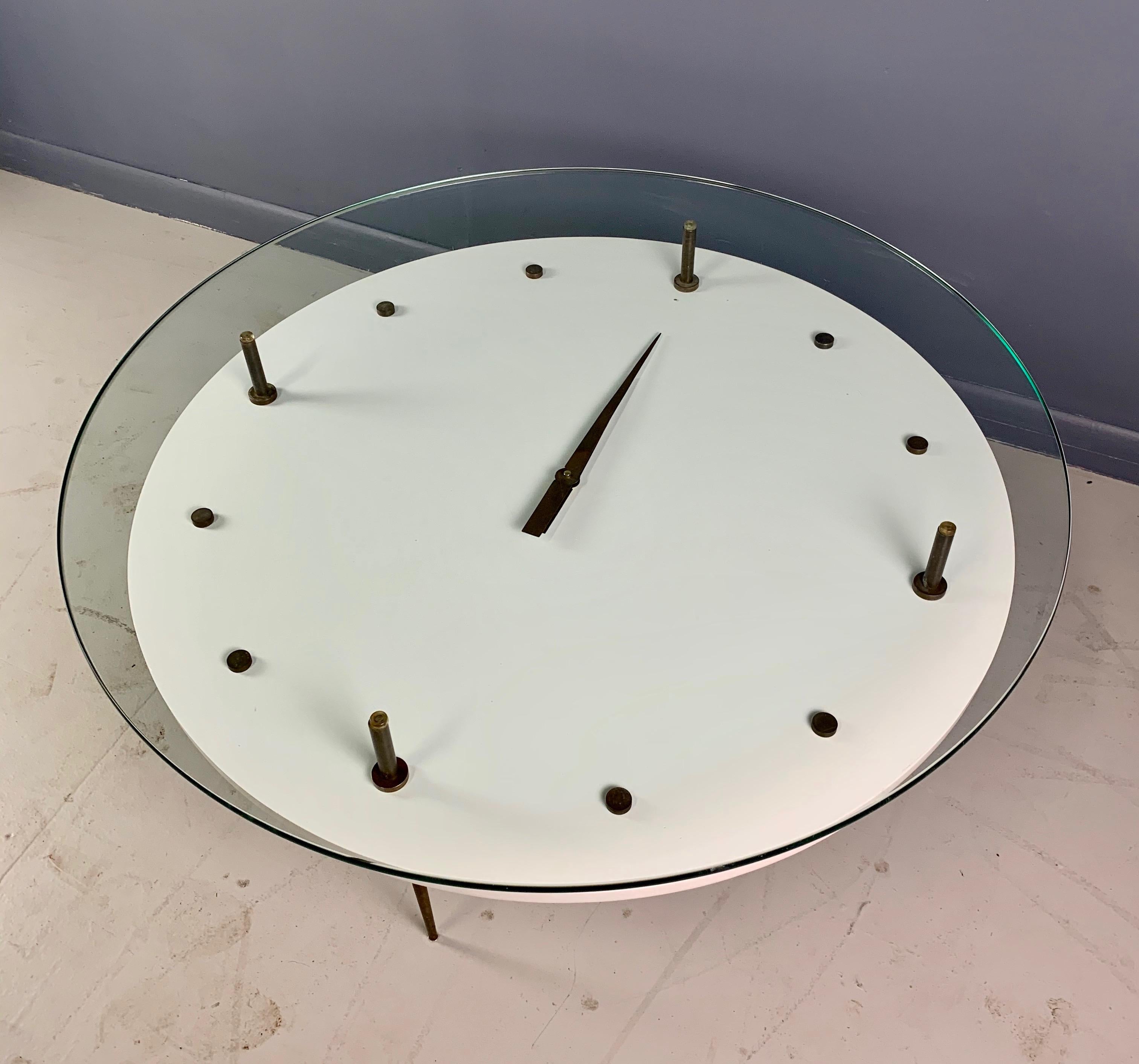 European Italian Round Clock Coffee Table in Brass and Lacquer with Glass Top Mid Century For Sale