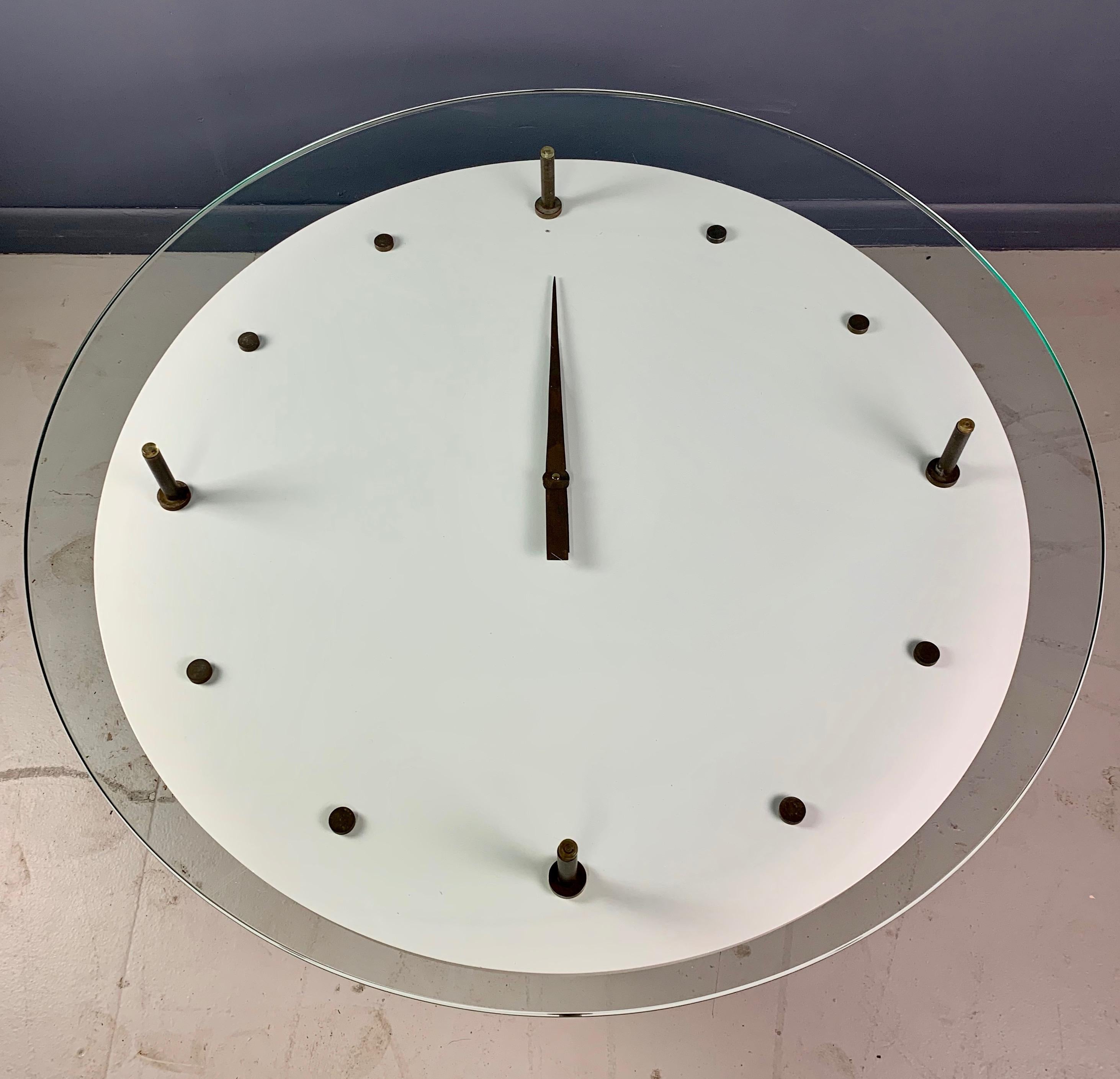 Italian Round Clock Coffee Table in Brass and Lacquer with Glass Top Mid Century In Good Condition For Sale In Philadelphia, PA