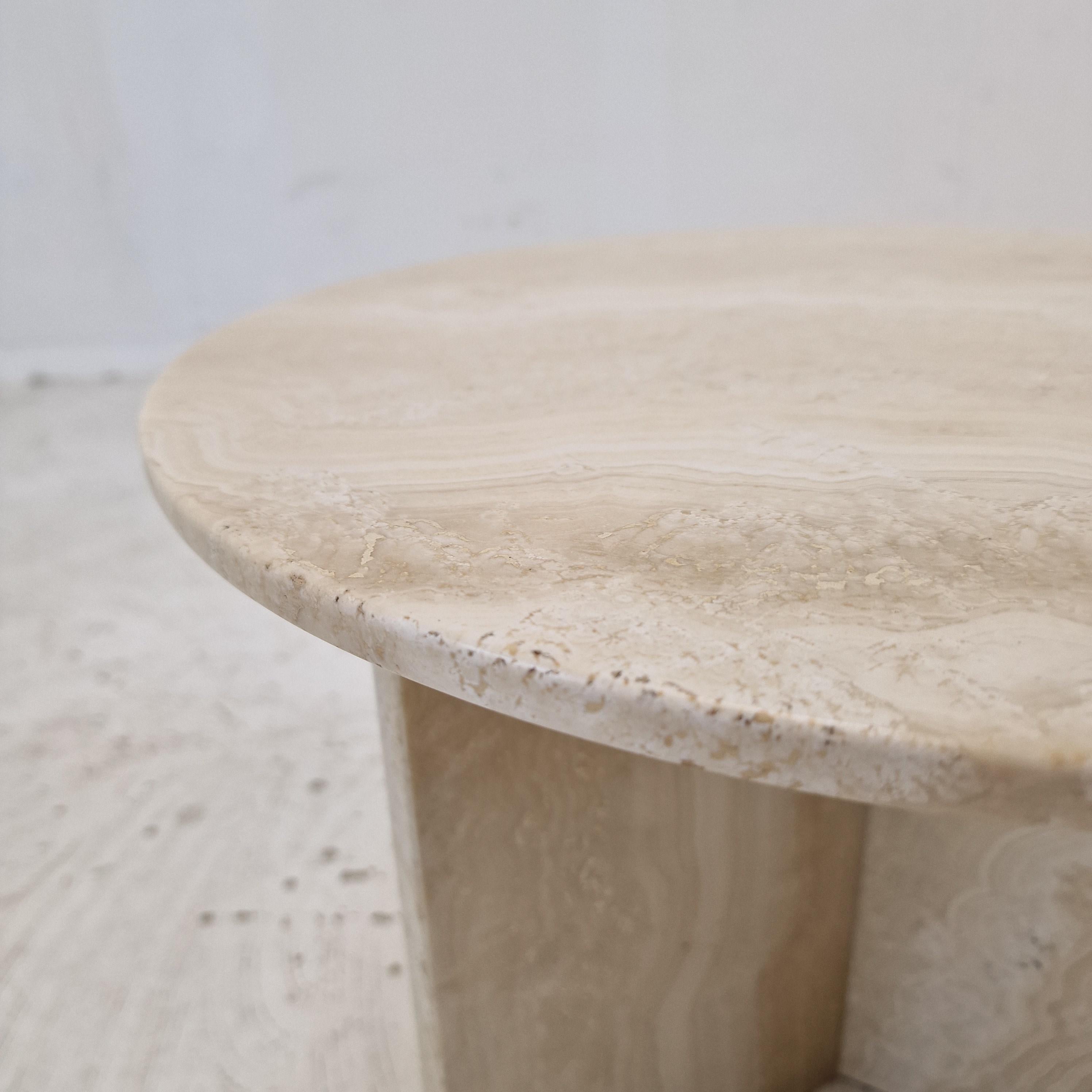 Italian Round Coffee or Side Table in Travertine, 1980s For Sale 5