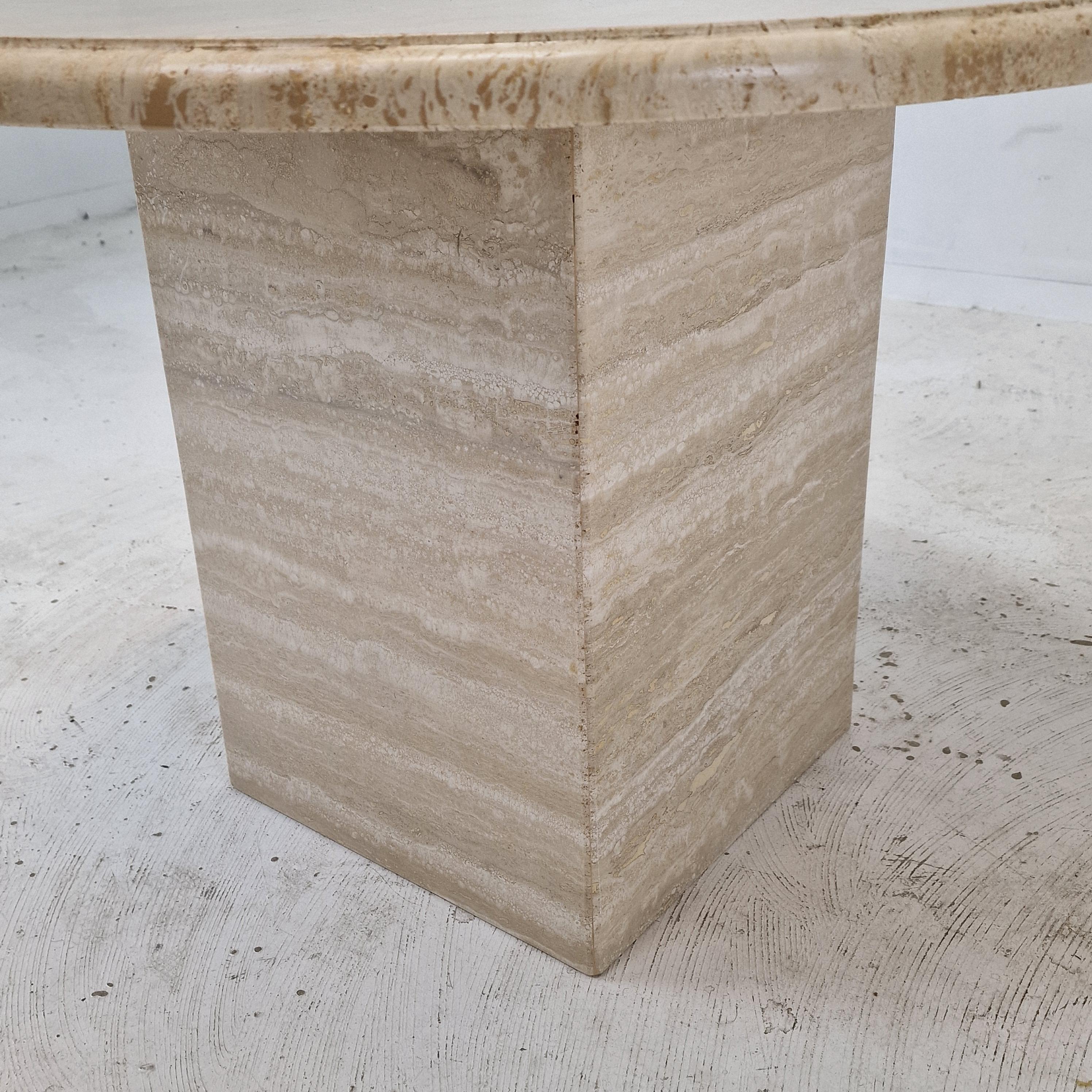 Italian Round Coffee or Side Table in Travertine, 1980s For Sale 6