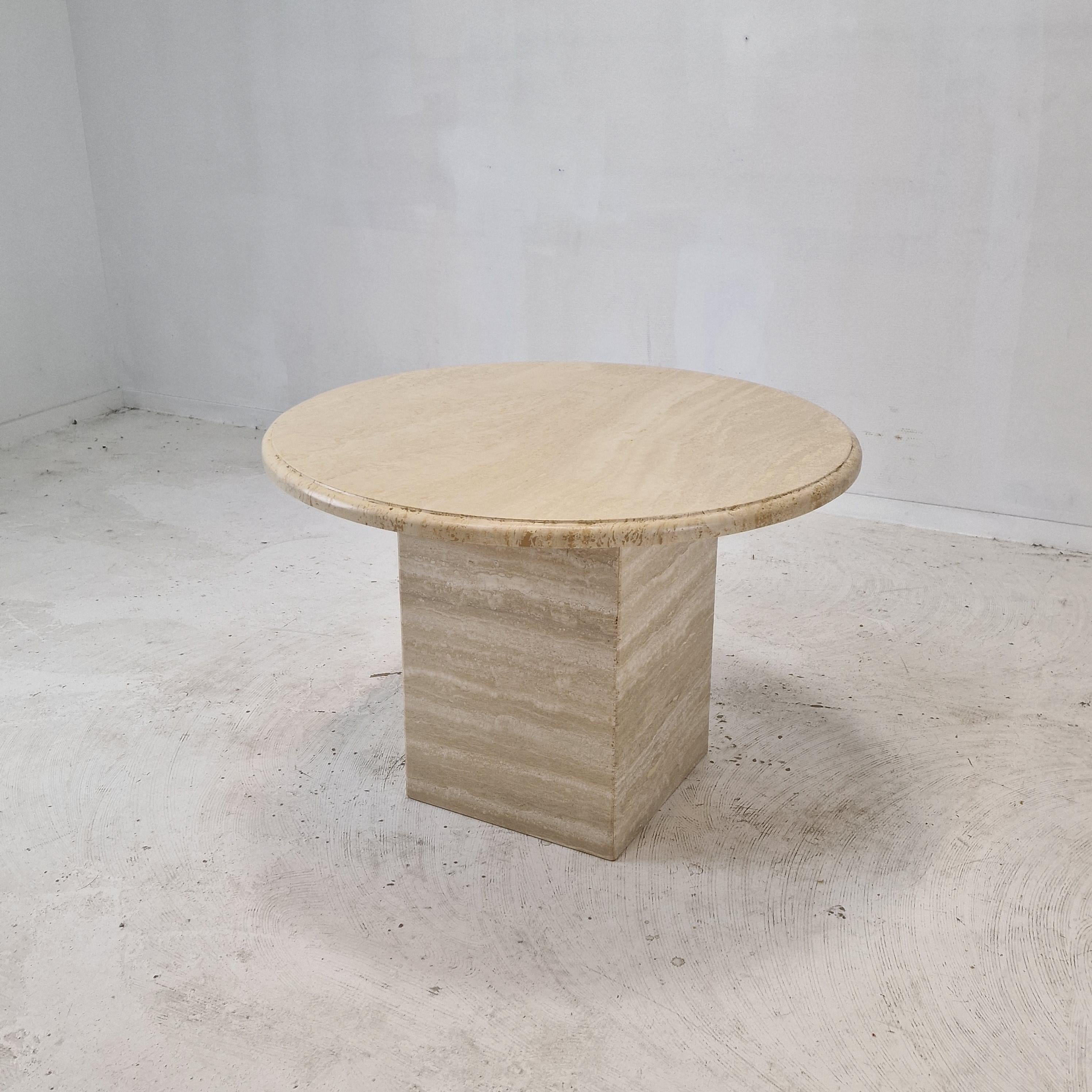 Mid-Century Modern Italian Round Coffee or Side Table in Travertine, 1980s For Sale