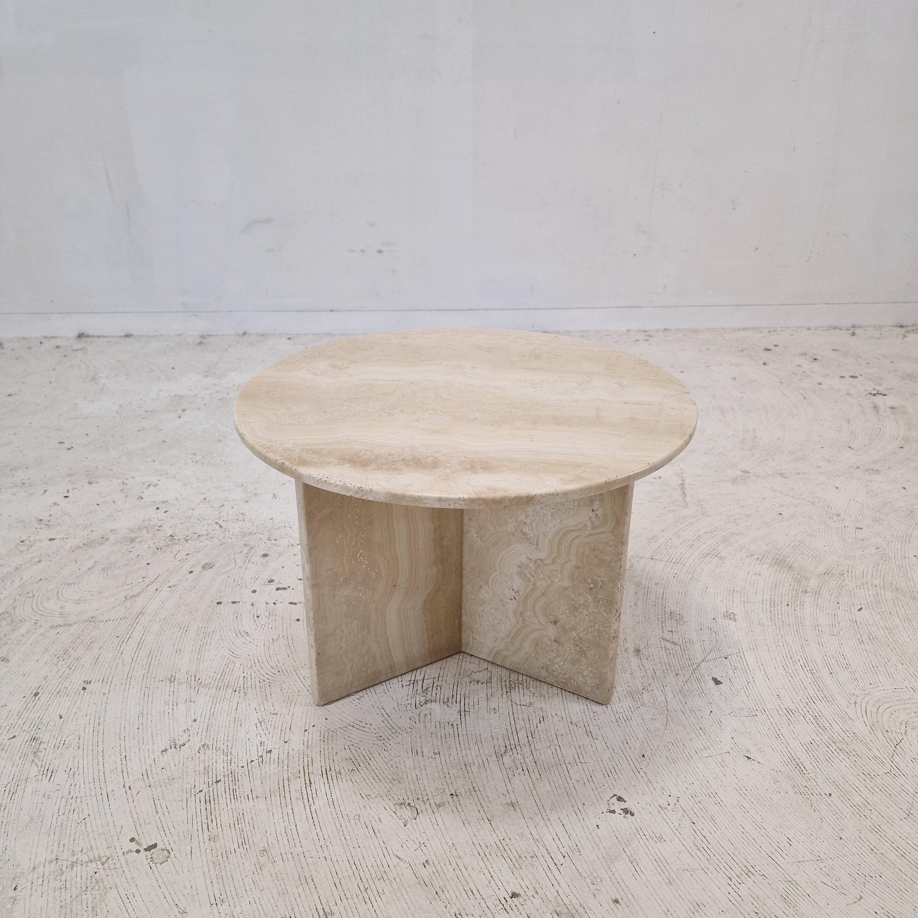 Hand-Crafted Italian Round Coffee or Side Table in Travertine, 1980s For Sale