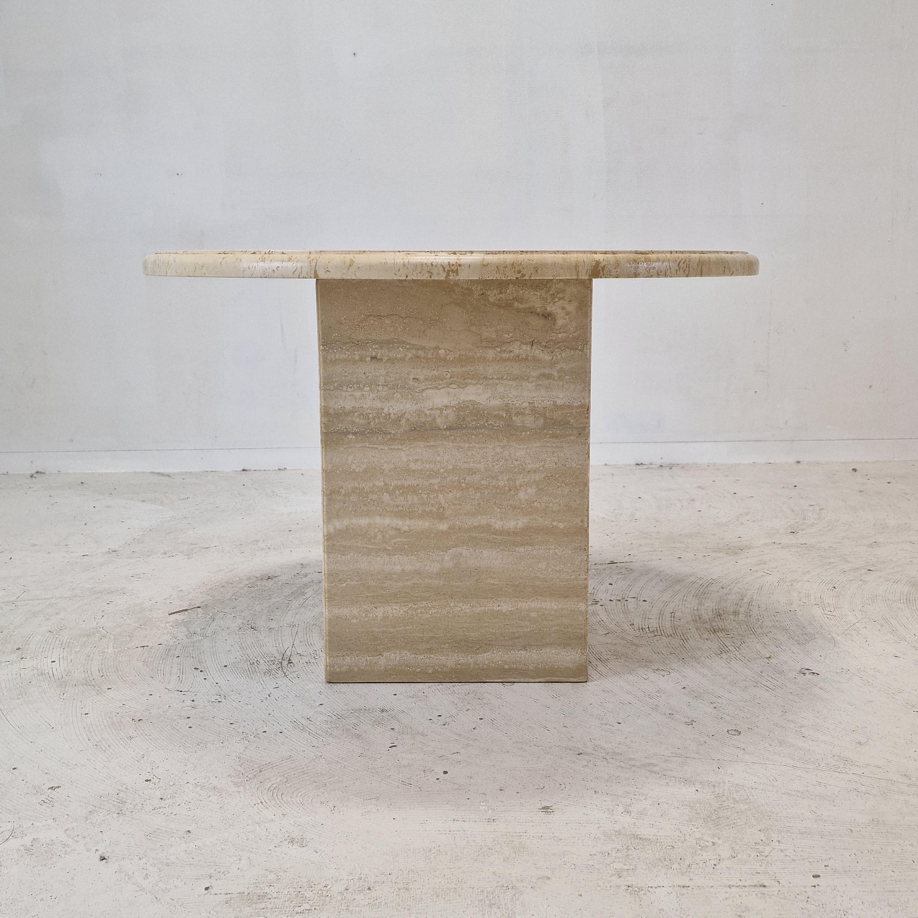 Late 20th Century Italian Round Coffee or Side Table in Travertine, 1980s For Sale