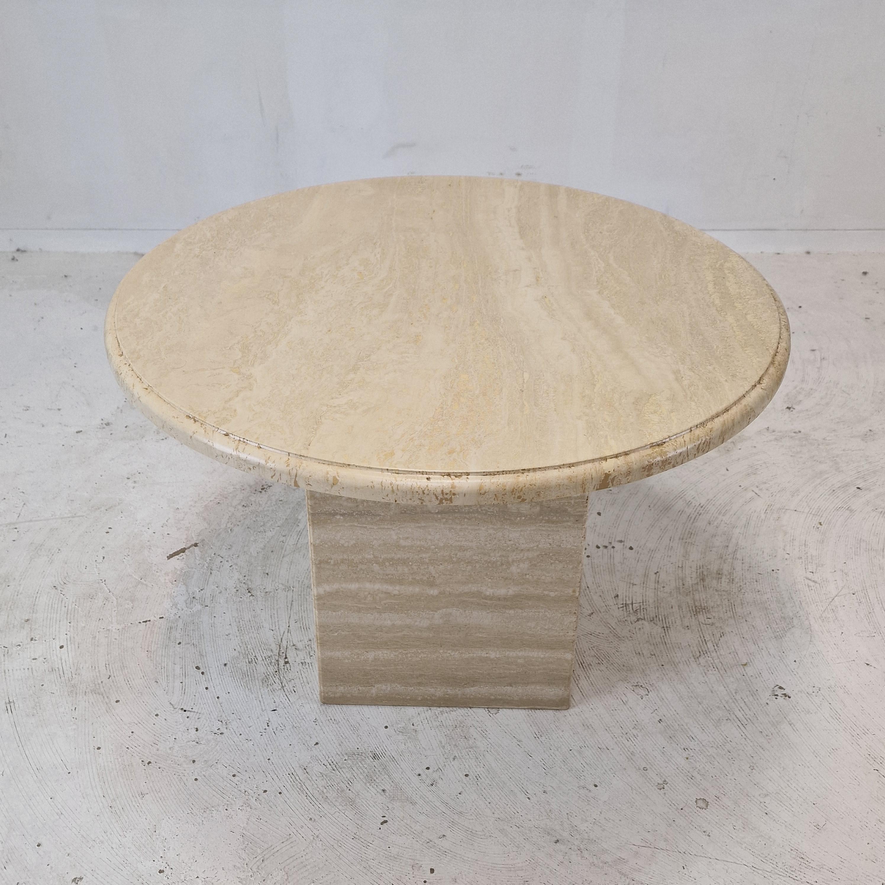 Italian Round Coffee or Side Table in Travertine, 1980s For Sale 2