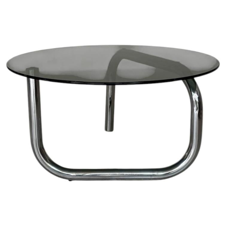 Mesa de centro redonda italiana, cromo y cristal ahumado, años 70 en venta