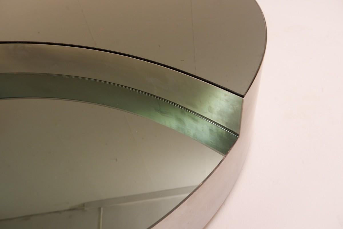 Fin du 20e siècle Table basse ronde italienne en chrome brossé dessus en miroir fumé en vente