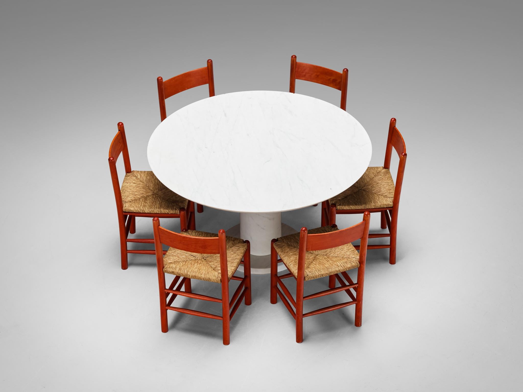 Européen Table de salle à manger ronde italienne en marbre avec ensemble de six chaises rouges françaises en vente