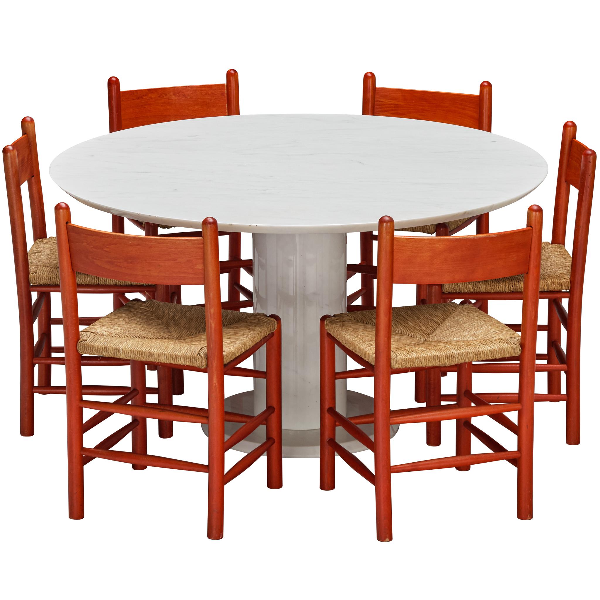 Mesa de Comedor Italiana Redonda de Mármol con Juego de Seis Sillas Francesas Rojas