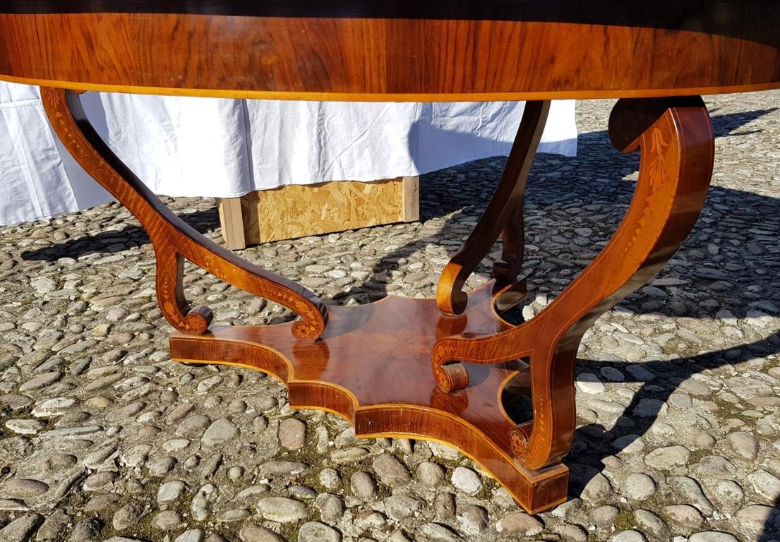 Italian Round Dining Table, Italy 19th Century Inlaid Wood Charles X Biedermeier For Sale 10