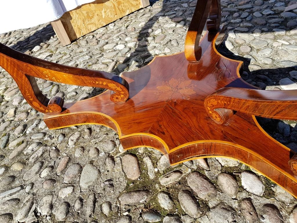 Italian Round Dining Table, Italy 19th Century Inlaid Wood Charles X Biedermeier For Sale 11