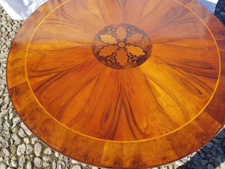 Italian Round Dining Table, Italy 19th Century Inlaid Wood Charles X Biedermeier In Good Condition For Sale In Varmo, IT