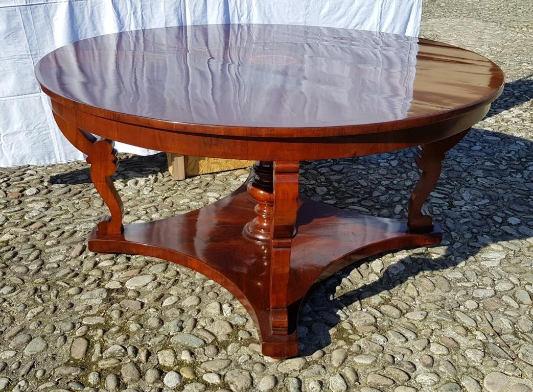 Italian Round Dining Table, Italy 19th Century Inlaid Wood Charles X Biedermeier In Fair Condition For Sale In Varmo, IT