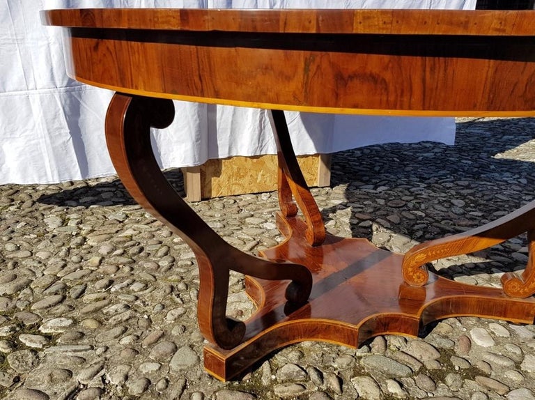 Italian Round Dining Table, Italy 19th Century Inlaid Wood Charles X Biedermeier For Sale 3