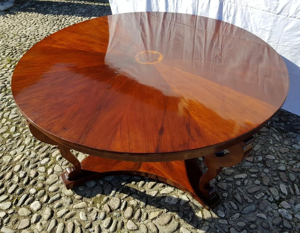 Walnut Italian Round Dining Table, Italy 19th Century Inlaid Wood Charles X Biedermeier For Sale