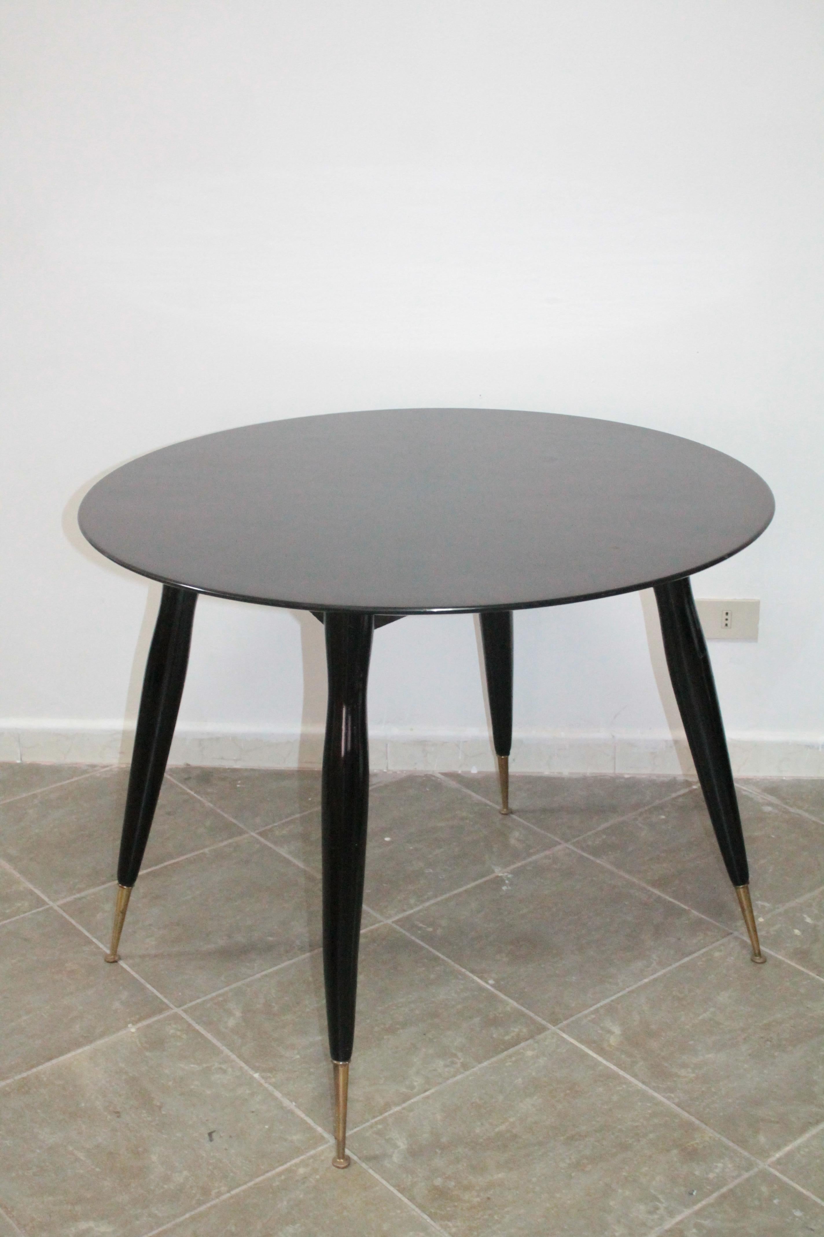 Mid-20th Century Italian Round Dining Table Rosewood in the Style of Gio Ponti, 1950s For Sale