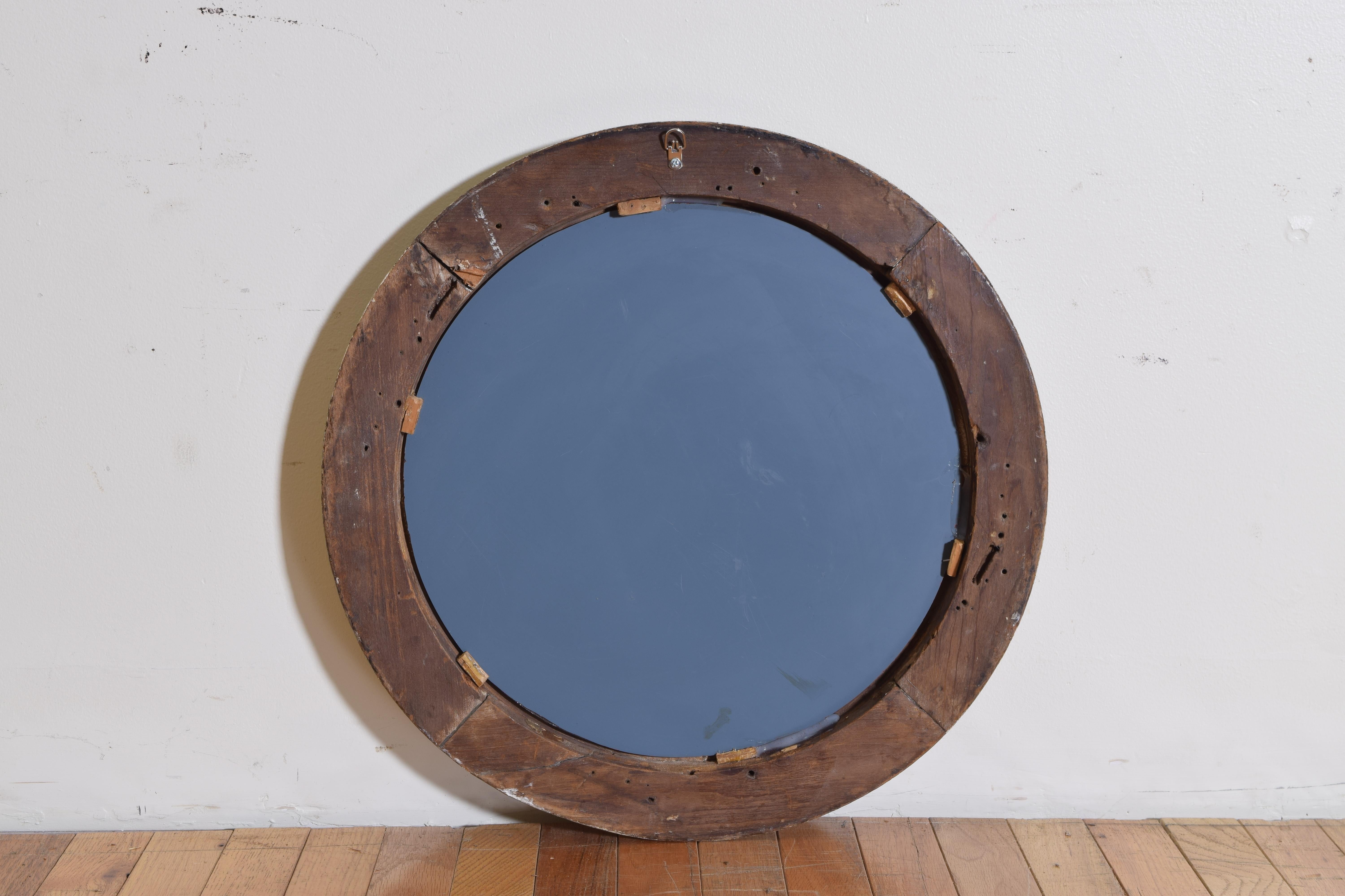 Italian Round Giltwood Mirror, Early 18th Century 3