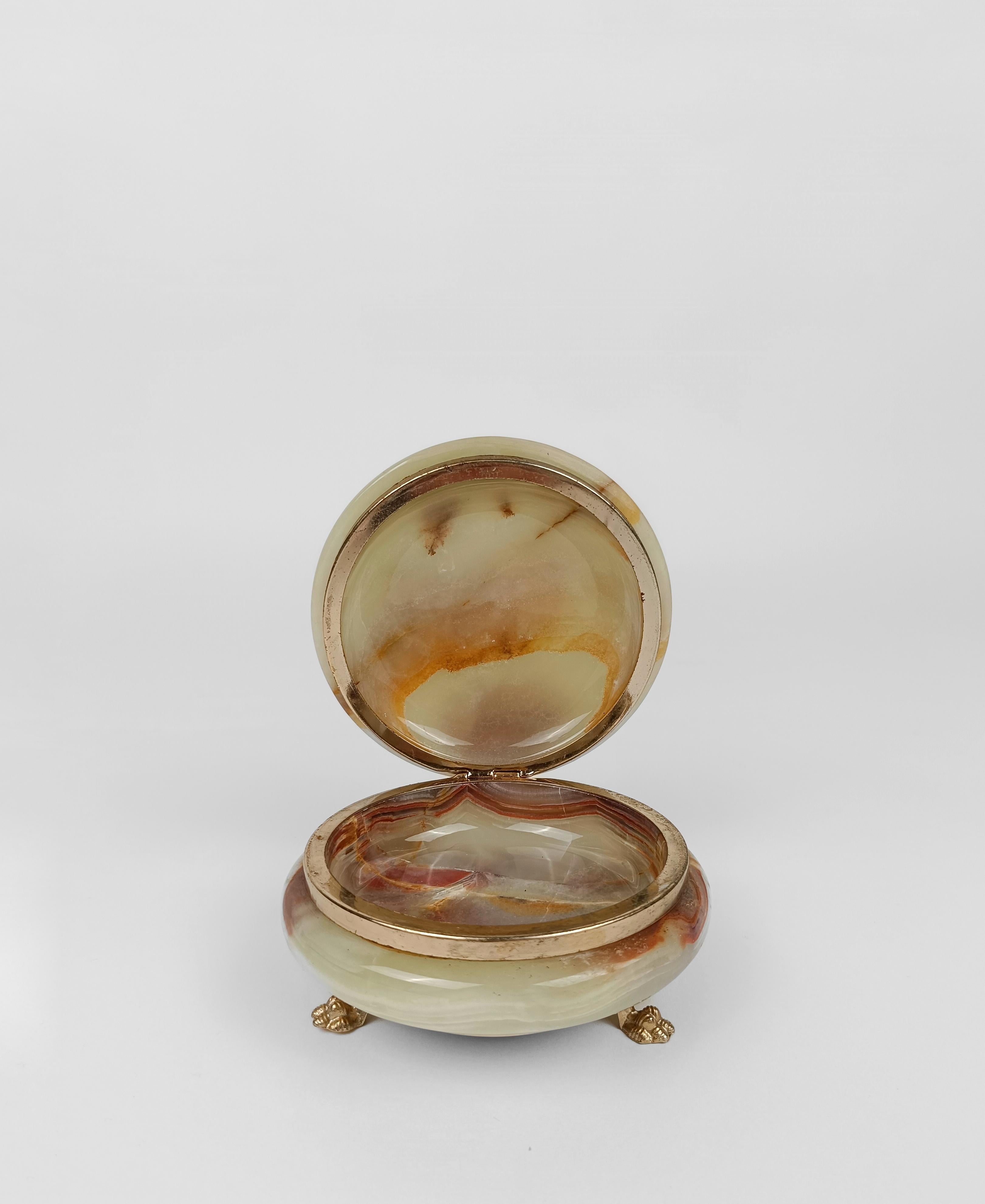 Italian Round Green Onyx Marble Box with Gilded Lionfeet, 1950s  For Sale 8