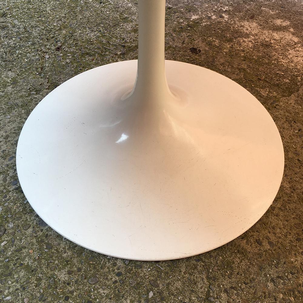 Mid-20th Century Round statuary marble Tulip Table by Saarinen for Knoll, 1956