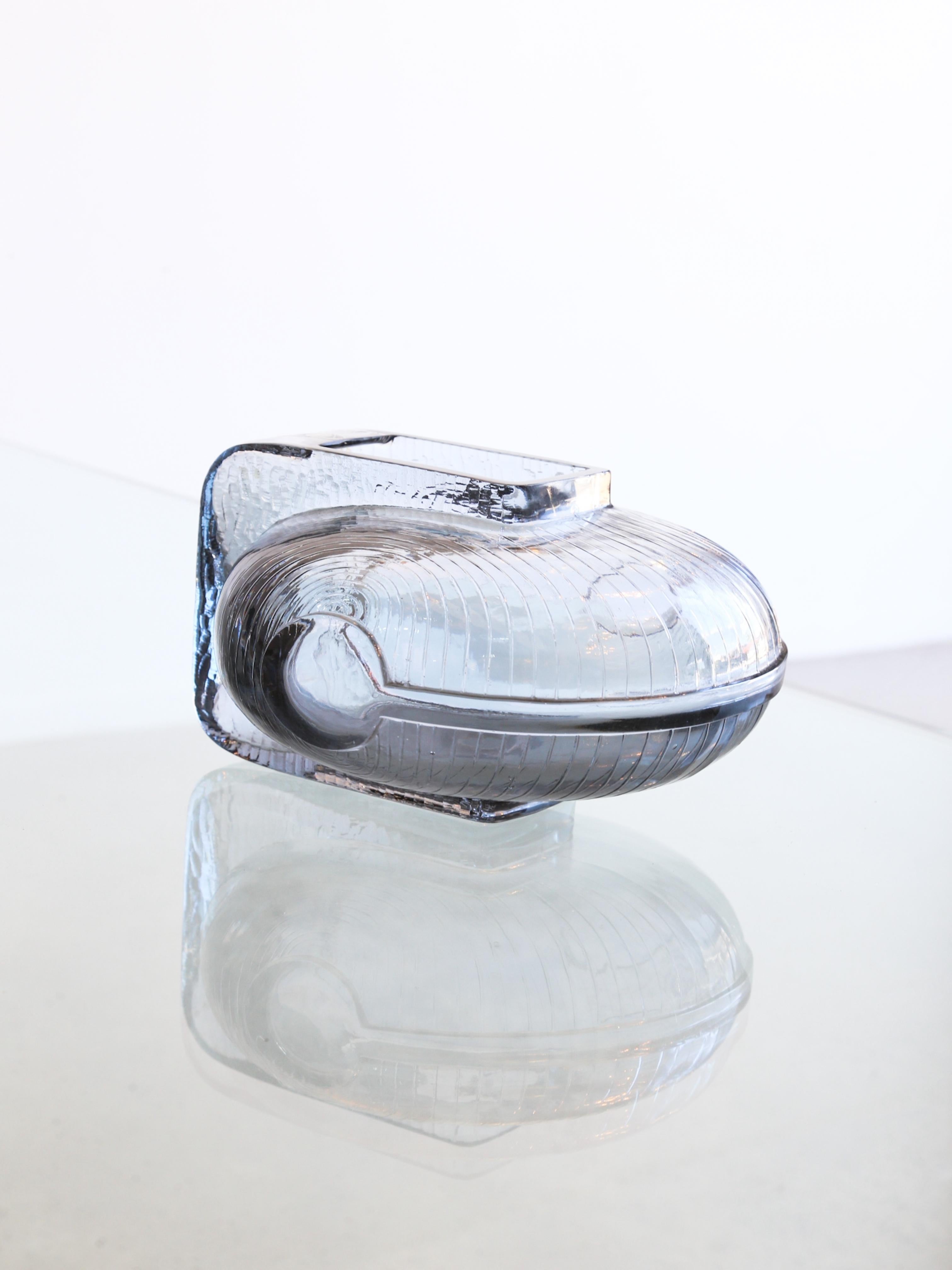 Italienischer runder Dekanter aus Rauchkristallglas von Grandi Cristalli  (Kristall) im Angebot